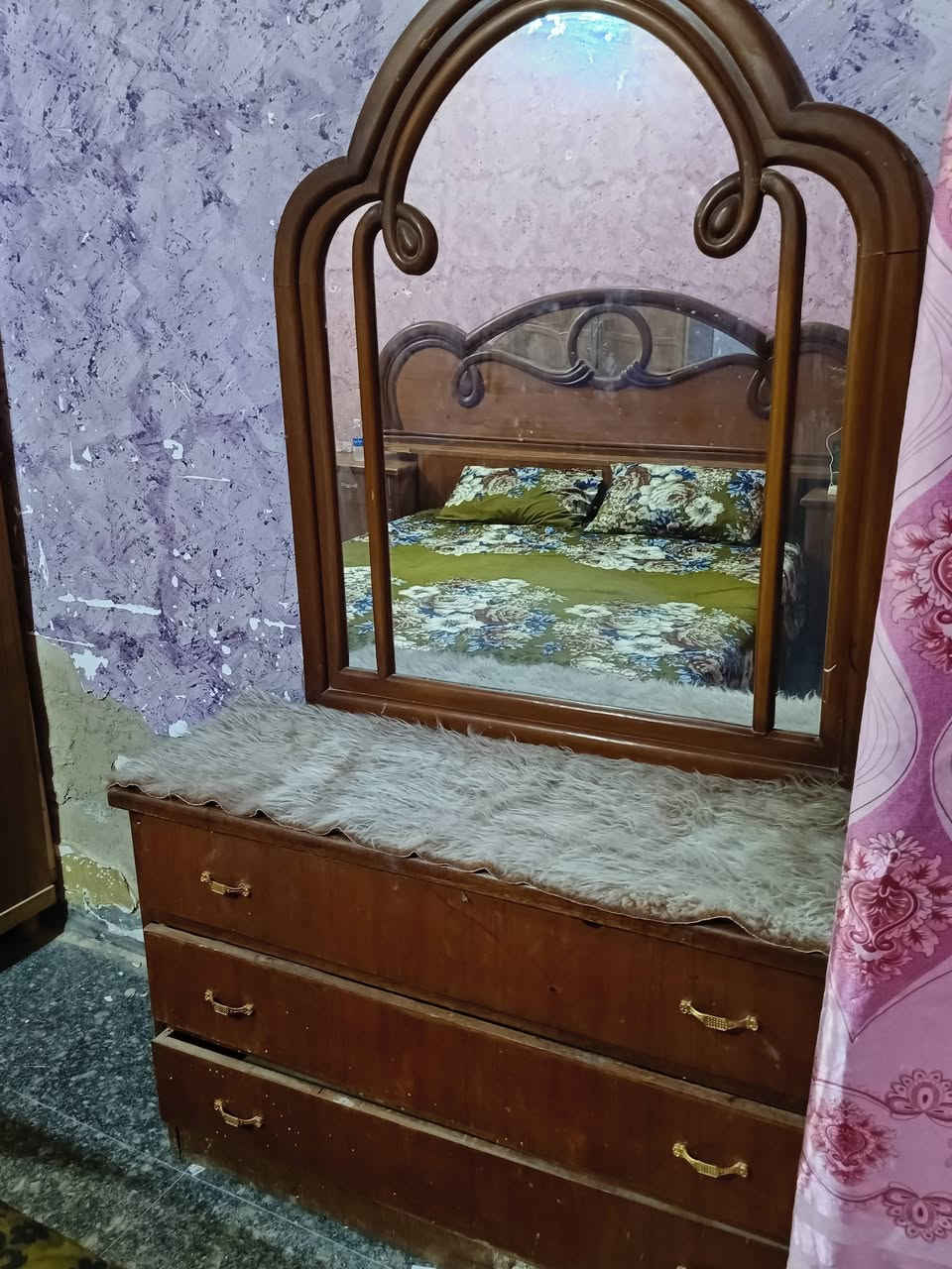 غرفه اخشاب تزكام نظيفه عايز لها بس القفاله مال يبان ست قطع مكان بغداد بكويريش السعر 350 وبيها مجال بسيط*********** استفسار على هذا الرقم واتساب

