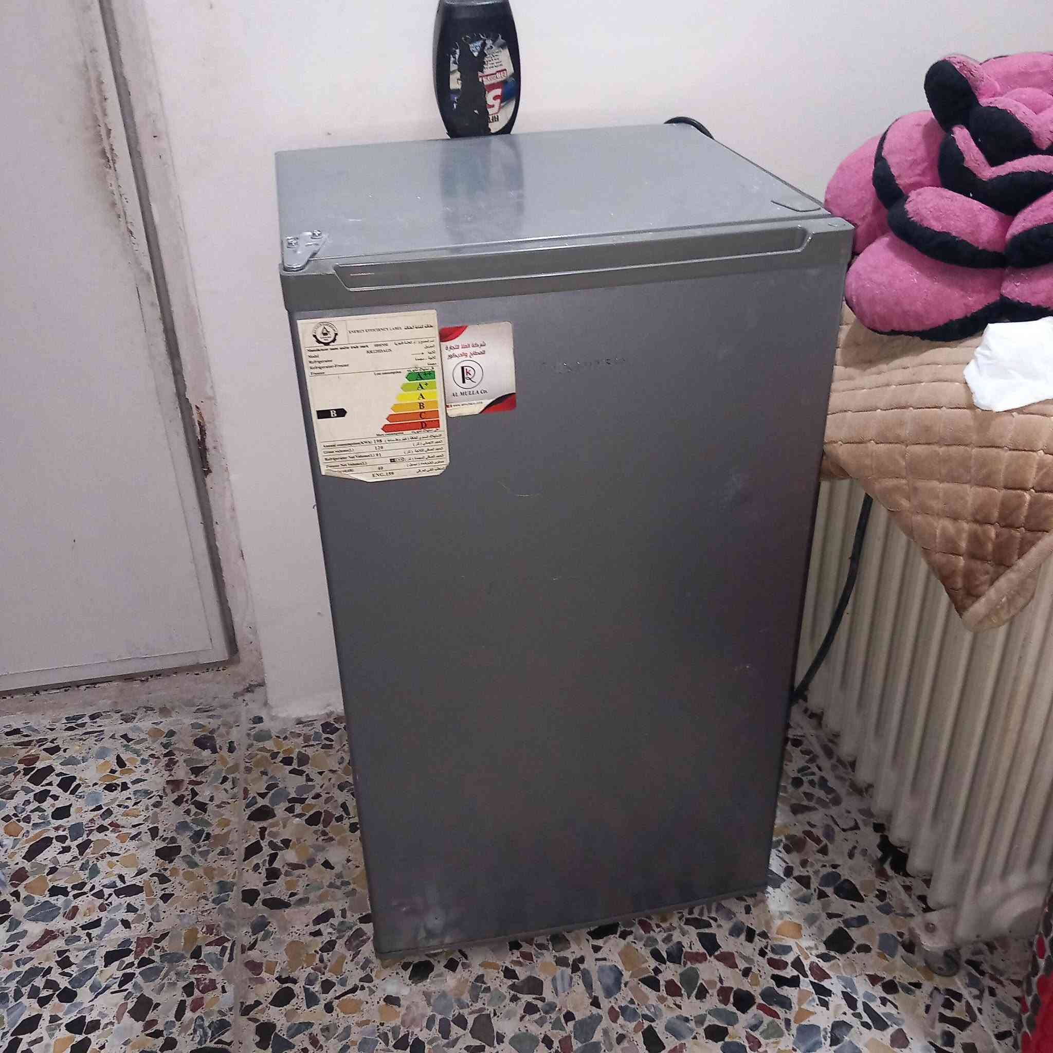 عندي ثلاجة للبيع شغالة  سعر 125 عنوان بغداد حي اور ام الكبر استفسار ***********
