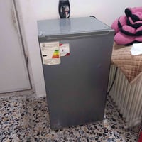 عندي ثلاجة للبيع شغالة  سعر  125وبيها مجال عنوان بغداد حي اور ام الكبر...