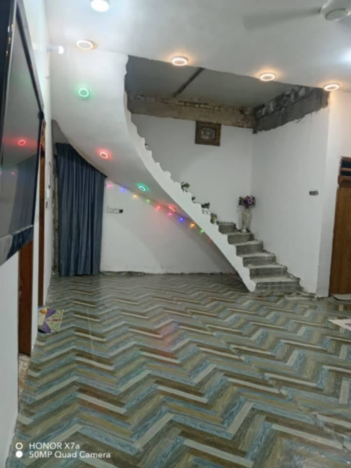 📍موقع حي الضباط حامي الشمال
شغل درجة أولى شرط وسعره مناسب
عوزه تلحيضات  بصف الركن 
بيت للبيع مساحة 200م 
خلف حسينية نبي رحمه
غرفتين نوم 🛏 
صاله 🖼
إستقبال🏛                 #السعر 85 💵
مطبخ 🍽
صحيات 🪞
مناور 
تجي شوف البيت وقتنع والباقي علينه
خذلك هيج بيت استقر وكمل باقي النواقص
منطقة هدوء معروف عنها اسئل ع المنطقة
قبل لا تشتري مشمولة بطابو بالخدمات
***********☎📞 واتساب 
مندوب عقارات 
أي عقار عندك تريد تعرضه دز تفاصيل صور والباقي علينه وتدللون
