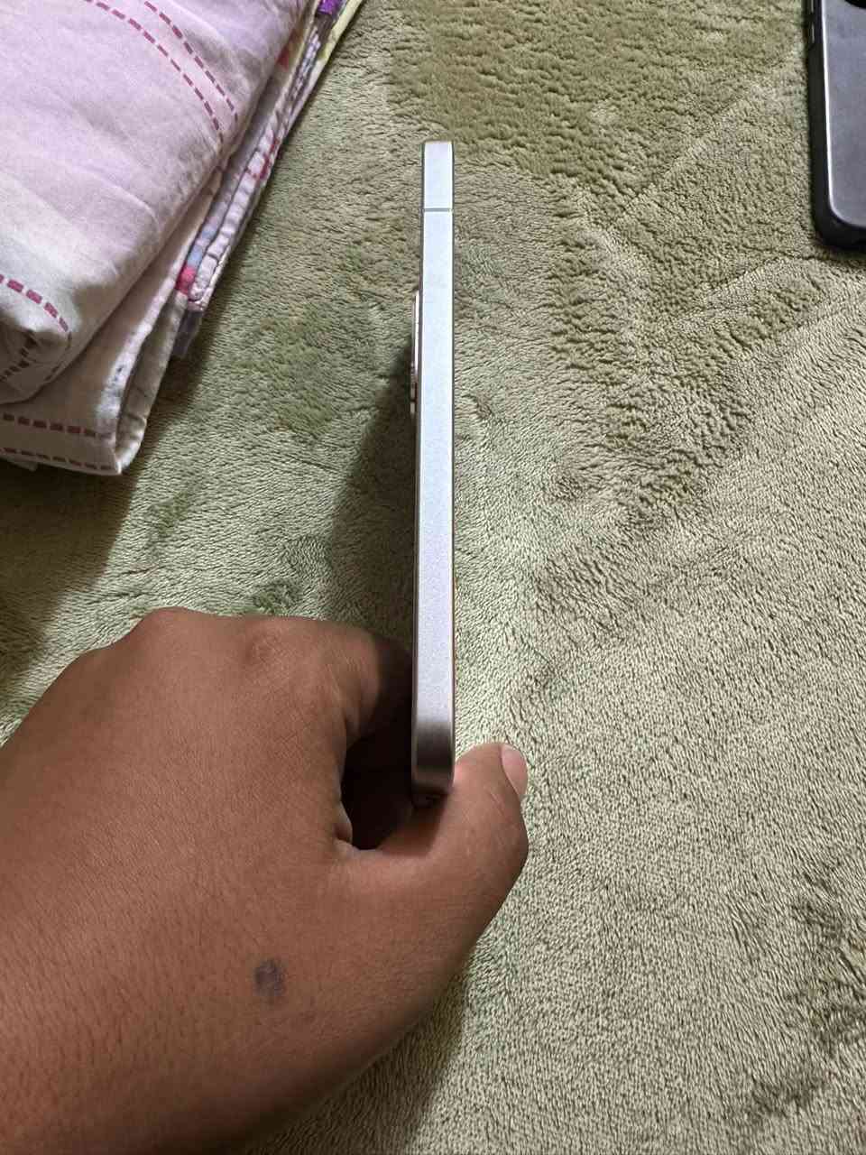 بوكو F7 • بطارية ٩٨٪ • ذاكرة ٢٥٦
