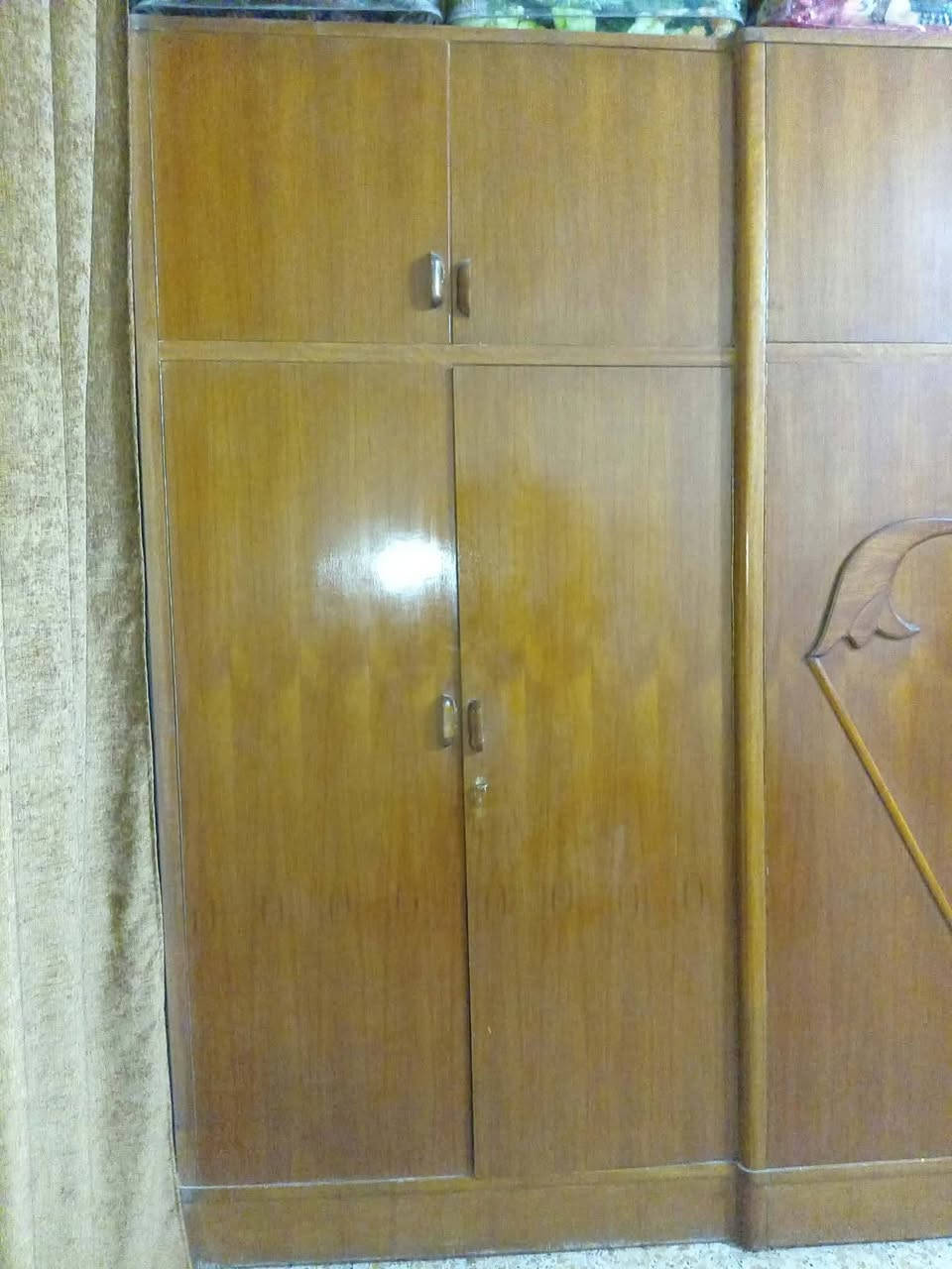 سلام عليكم غرفة اخشاب كاملة للبيع ب سعر مناسب للتواصل ***********
