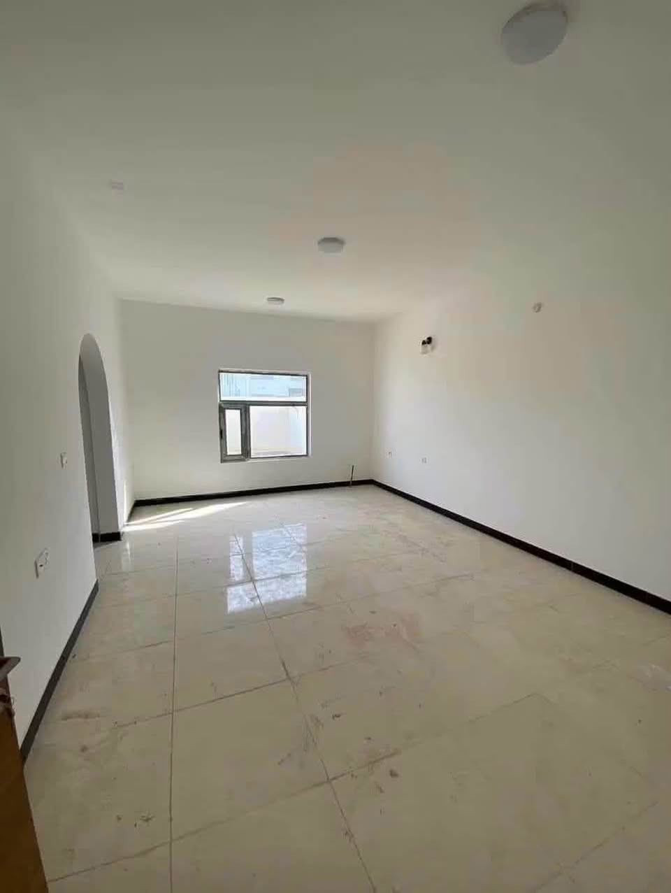 🏘️ دار في مجمع الأميرات 2 السكني
💰 مقدمة مناسبة، والباقي 28 مليون فقط على المصرف
المساحة 200متر، جاهز للسكن فورًا 

التفاصيل الدار يتكوّن من:
• طابقين – بناء درجة أولى
• غرفتين نوم - استقبال واسع
• مجموعة صحيات
• مطبخ حار وبارد
• كراج للسيارات - حديقة أمامية وجانبية

🔵اكتب /تم/ وتجيك التفاصيل كامل🔵

تواصل على ارقام 

☎️ ***********  ☎️  *********** 

◾ عنوان المكتب: الاميرات القديمه مقابيل مجمع كرار مجاور صيرفةسدير [مكتب للوساطةالعقارية]نستقبل كافة عروضكم في المجمعات السكنيه وعرصات و النقابات و الأحياء

رابط بيج فيسبوك لمتابعة كل عروض
https://www.facebook.com/share/1HoHska1Xh/?mibextid=wwXIfr
