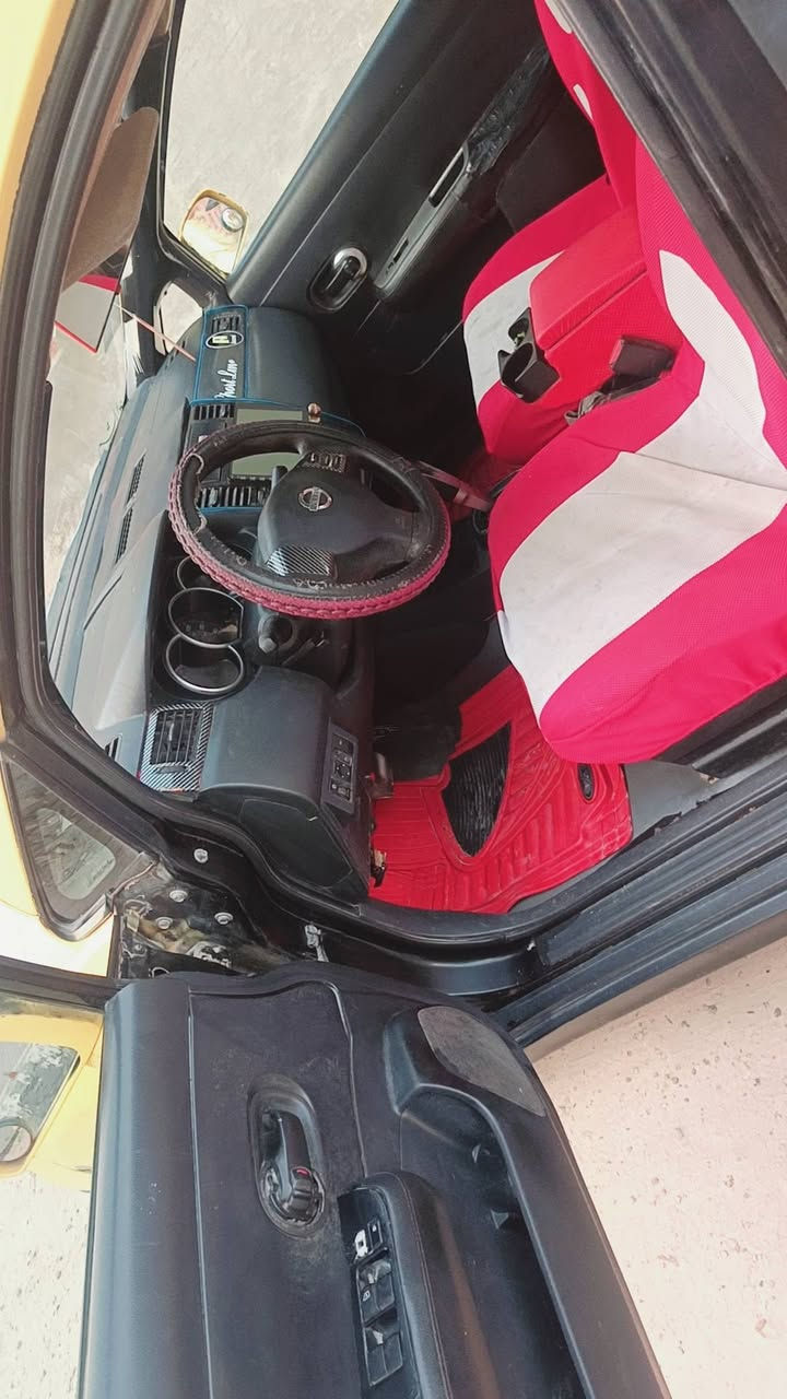فيرسا ٢٠٠٩
رقم انبار مميز ، سنوية لل٢٩
تحويل ثاني يوم 
محرك قبل شهر شادة حاوية
كير at الناصي يعني مو سي في تي
تبريد شغال منظومة جديدة
كهربائياتها كلها شغالة 
حدادية نص عمر 
المكان الأنبار جزيرة الخالدية 
السعر ٤٥ بيها مجال
ملاحظة/ عليها غرامات ٢٠٠ الف ينزل من سعرها 
***********
