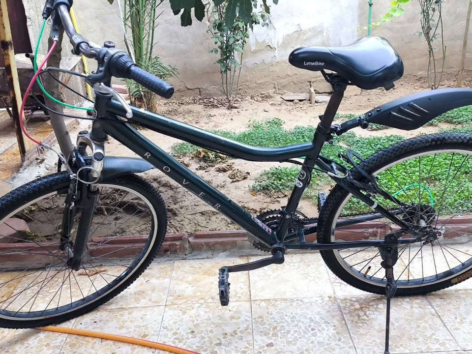 باسكل ماركة روفر  بريطاني 
حجم 26
بريكات و كيورا تشتغل 
فقط الدبل الامامي يحتاج صيانة وملعب بسيط في التاية الخلفية 
السعر 75 وبي مجال 
عنوان ايسر قوسيات 
للاتصال *********** واتساب

