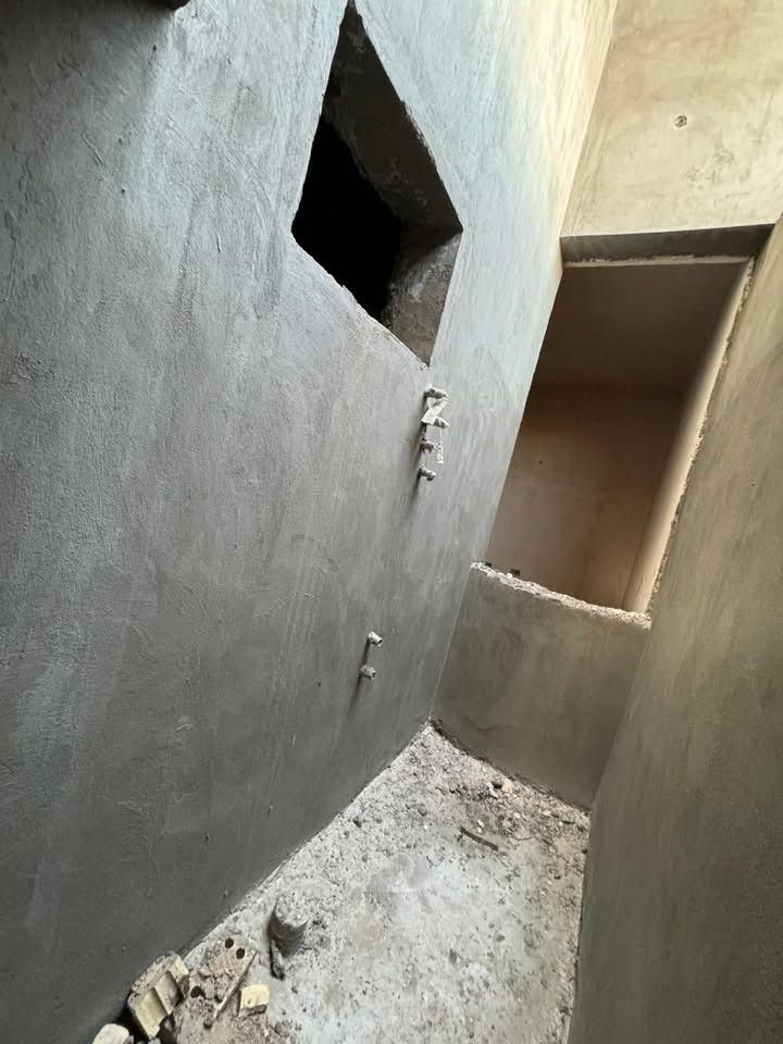 🏠 للبيع دار بمنطقة الـ66 – ملحق النداء
📍 الموقع: خلف شارع 60، بصف الركن على شارع 10
📐 المساحة: 200 متر
🏡 طابق واحد، ملبوخ وكامل

🔹 الدار يتكون من:

* غرفتين
* صالة
* استقبال جبير
* حمام
* مطبخ حار وبارد
* 🌿 حديقة داخلية وحديقة خارجية

💧 واصل مي وكهرباء ومجاري
🔌 شغل المي والمجاري والكهرباء كله بوري دفن
📐 الخريطة والتنفيذ مكتب هندسي
🧱 بناء درجة أولى، طابوق نهروان
🏗️ الكونكريت من الأمير، عيار 350 نيوتن

📍 بصف الركن وعلى شارع 10 وموقع مميز.

💰 البيع من صاحب البيت مباشرة، بدون وسيط.
يرجى التواصل والاستفسار عن السعر  والتفاصيل 
***********
@highlight
