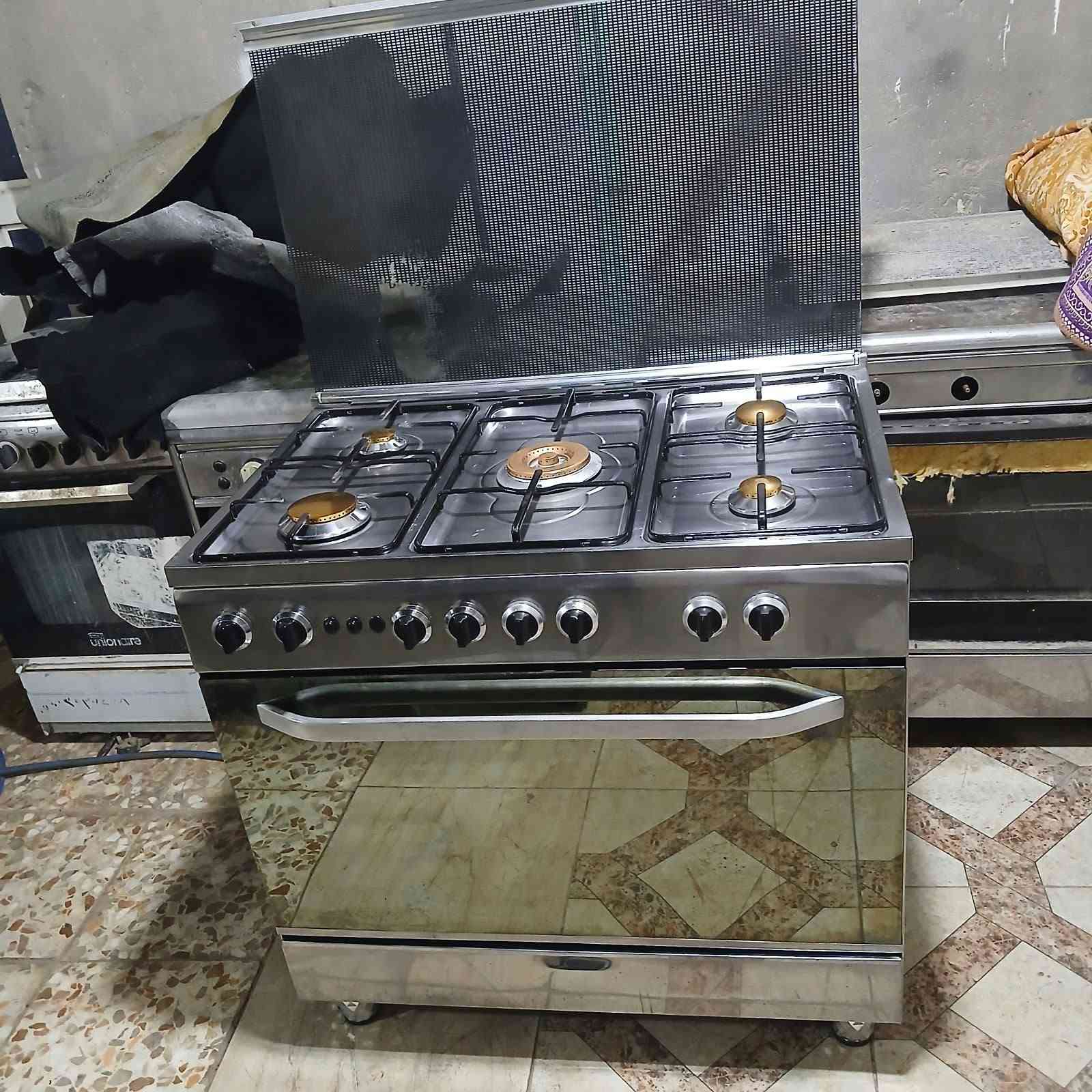طباخ فريش مصري ٥ مشاعل فرن دكمتين باب اول استيل اصلي ثقيل نضيف كلش اوشغال على فحص للبيع
