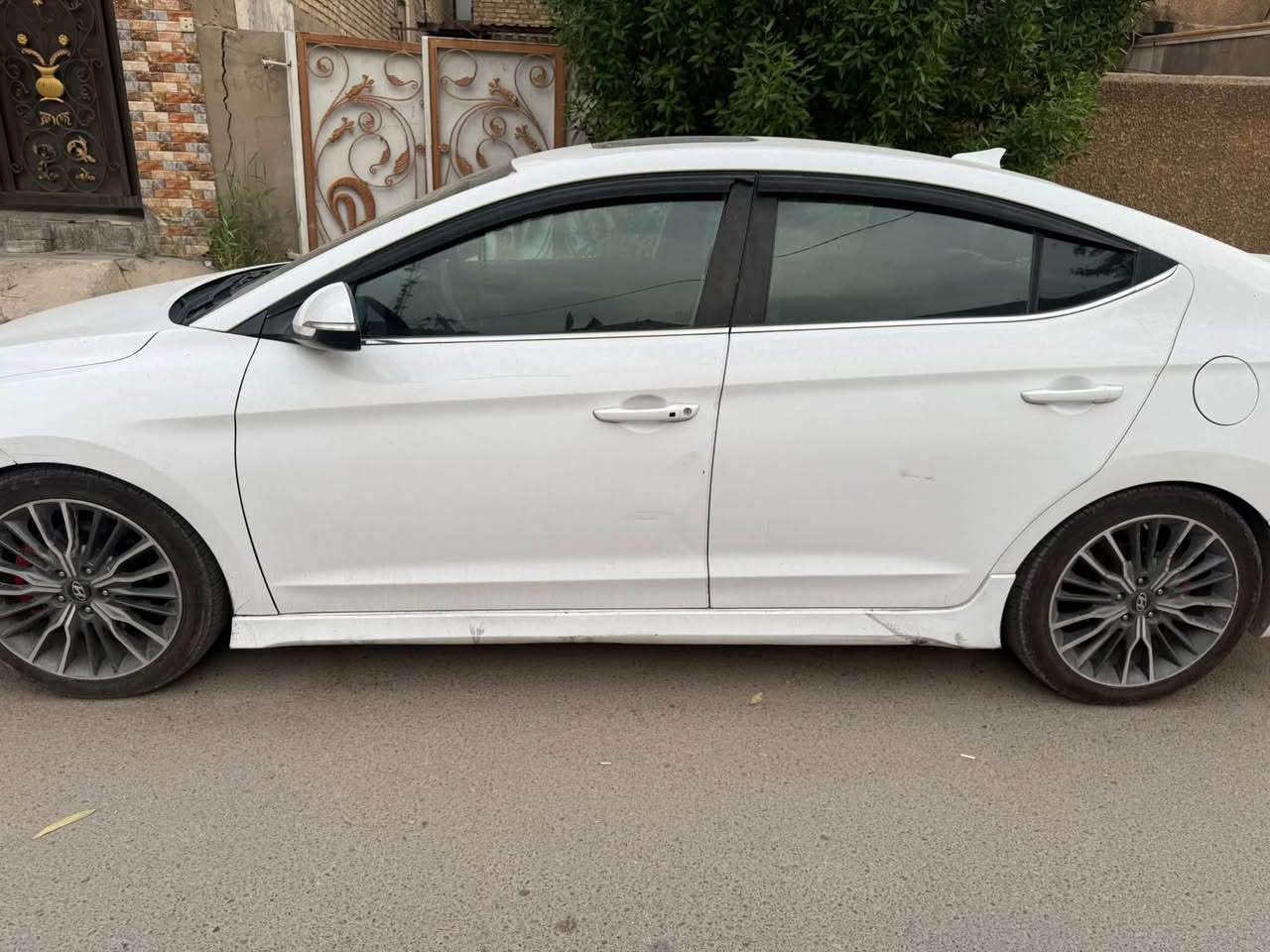 النترا موديل 2018 بيضاء 
محرك 1600 جي تي اي محرك سوبر 
فتحة 
مقاعد جلد 
تحكم بالاستيرن 
ويل كب 
ماشية 177 
وارد أمريكي 
ضربة خفيفه جامله ايمن 
مستعجل على البيع جدا 
***********
