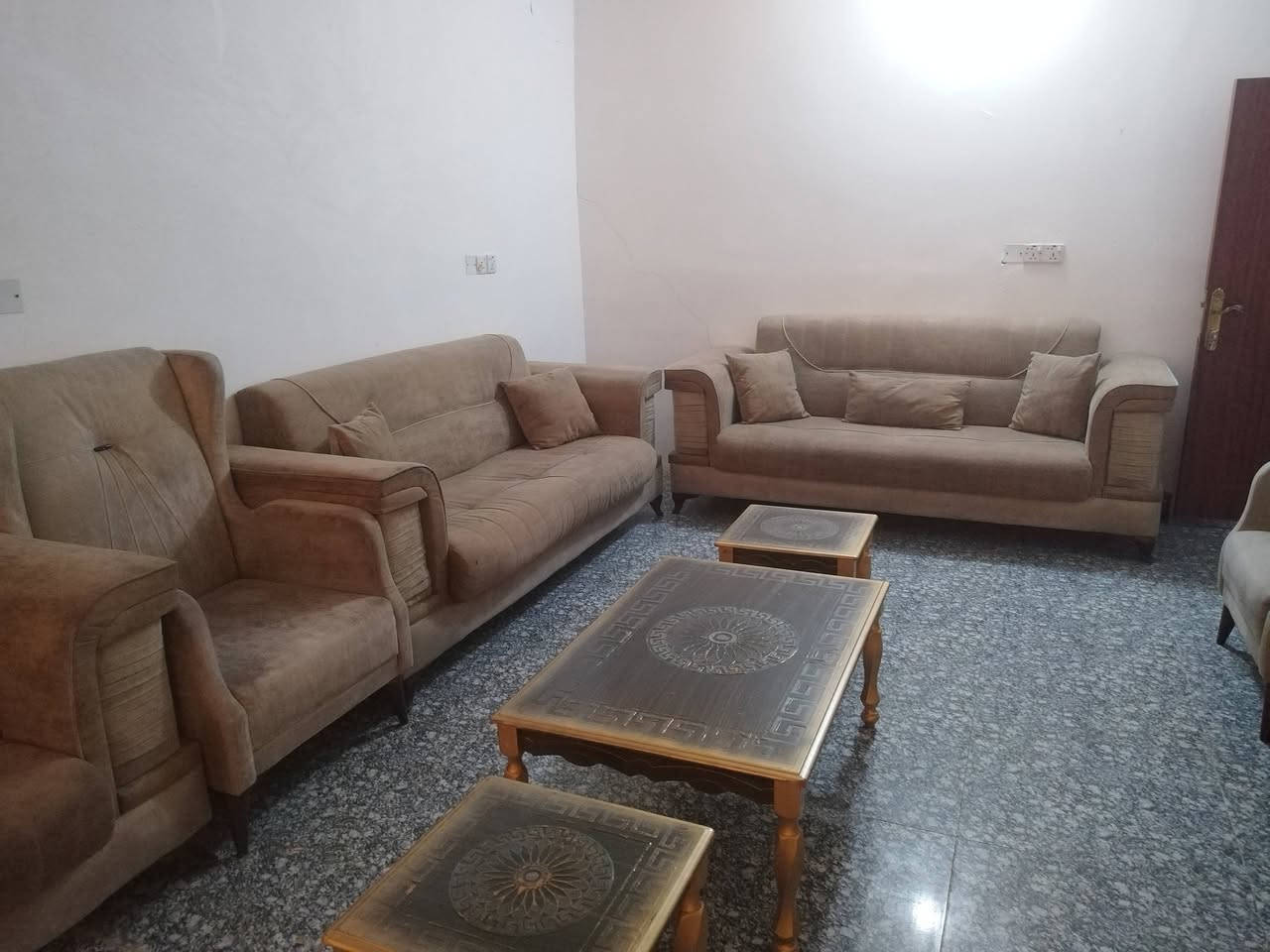 .تخم تفصال. درجه اولى ١٤مقعد مع. طبلات السعر ٣٩٠ نهايته
بس. جويه جكاره موضحه بلصوره 
 المكان ابو. غريب موجود توصيل بكروه 
***********
