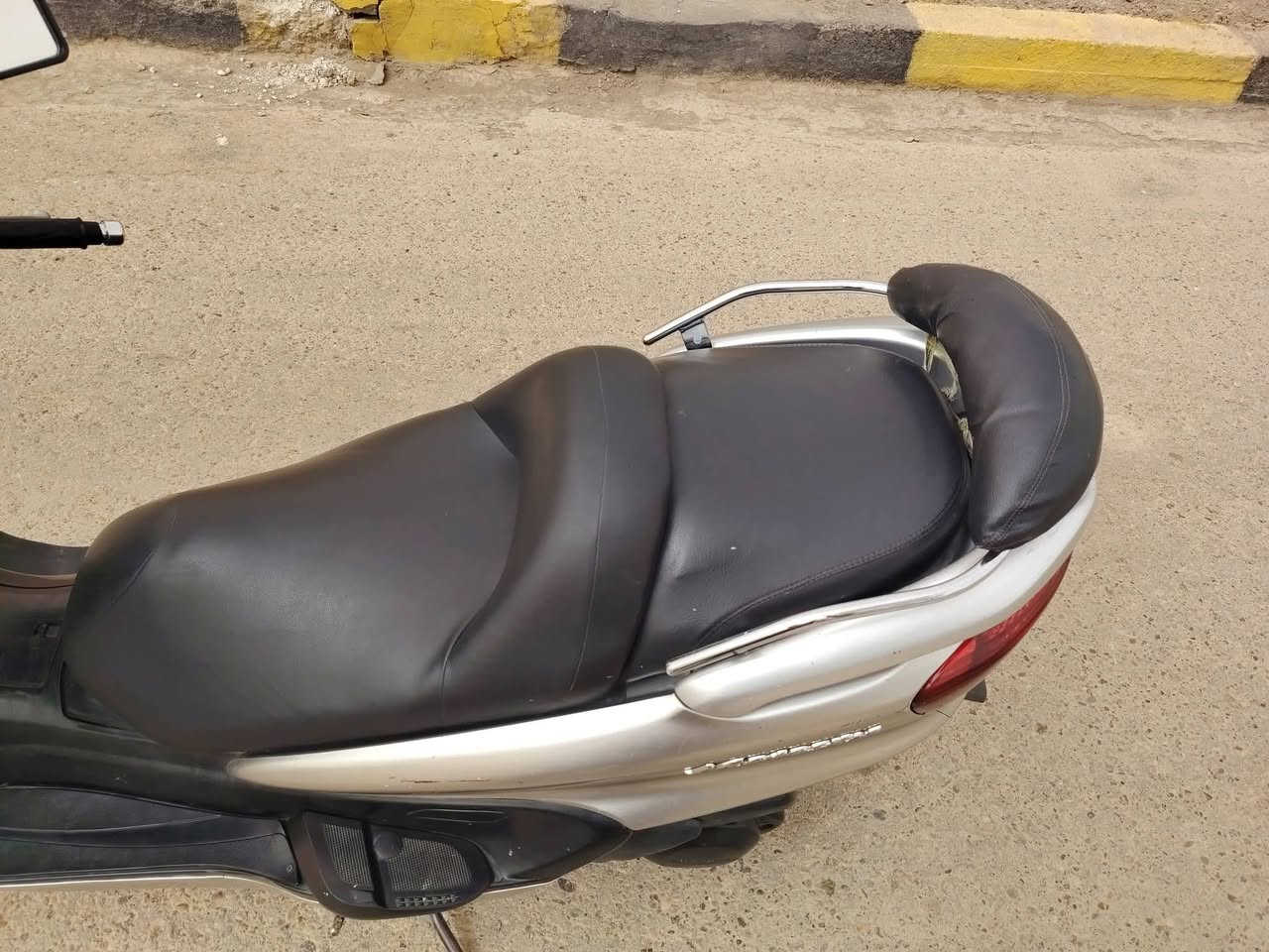 دراجه ماجسته دبل رون نزلتهه من لرنبه  تاريخ  /4/27/2025 ماشيه  ٤٣ بعدهه بحيلهه شرط لفحص كل شغال سعر   900  بيهه مدال حك لجيه هاذ رقمي *********** اتصال أو  واتساب  عنوان بغداد الزعفرانيه

