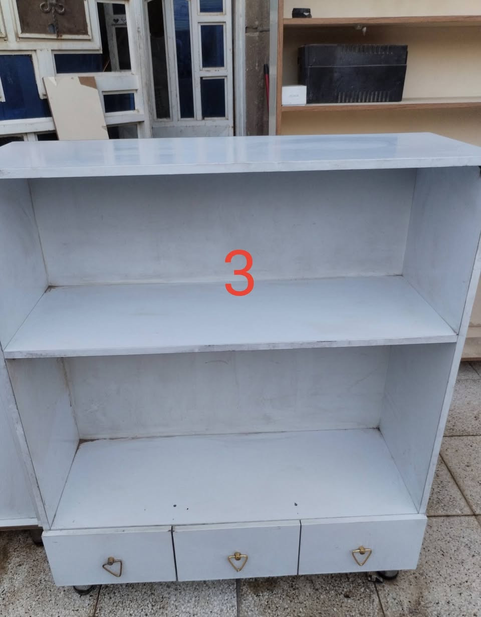 السلام عليكم
فاترينات MDF نضاف جدا
سعر الفاترينة  ١٠٠ الف فقط . علما انه سعر تصميمها  ٢٥٠ الف .
لمن يرغب التواصل : ***********. موجود واتس
