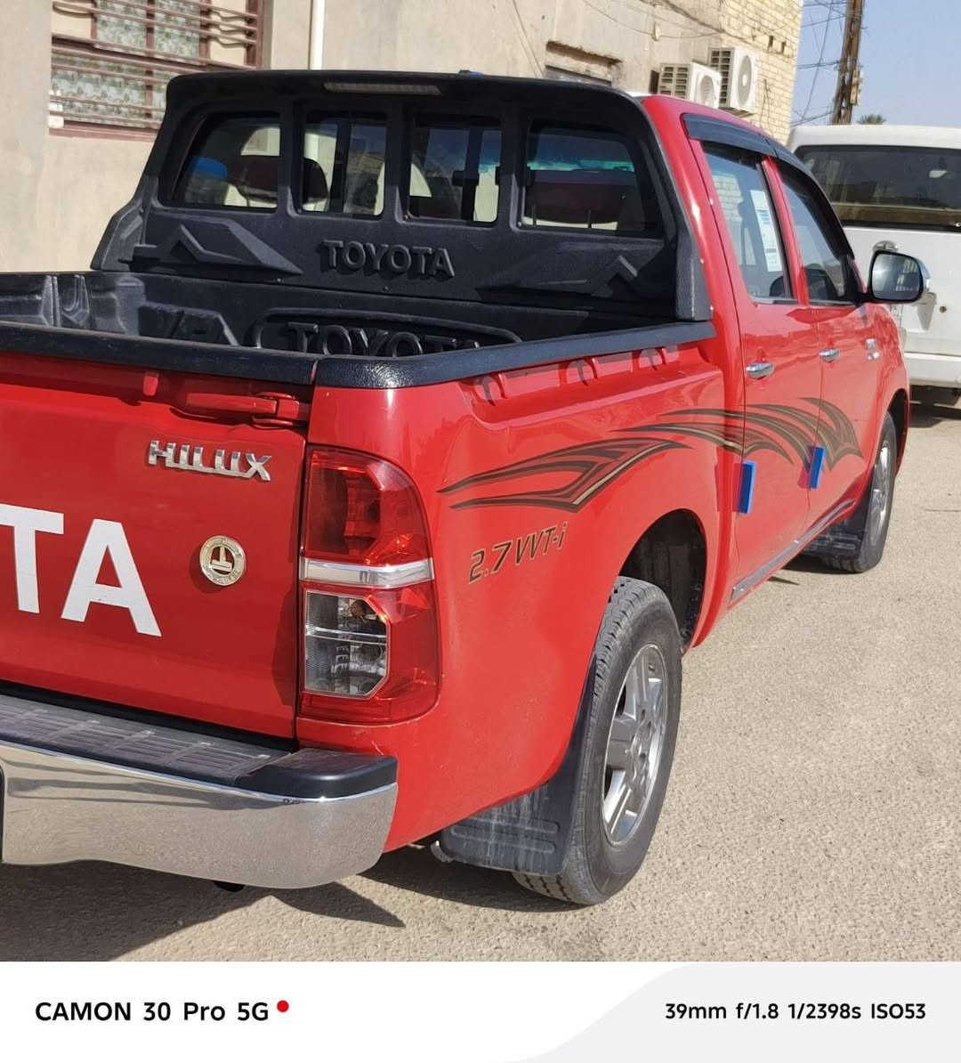 السلام عليكم 
هايلوكس موديل 2014 كويتي 
شاصي 19 
السيارة مكفولة كفاله عامة 
تبريد ثلج 
حدادية وتخم تاير جدد 
مكينه وكير عالشرط 
سنوية مجدد ل2030 
السيارة بأسمي تريد مداور تريد وكاله 
السعر 185 وبيه مجال لشراي 
العنوان /الديوانيه 
 رقم الهاتف/‏‪*********** 
                /***********
