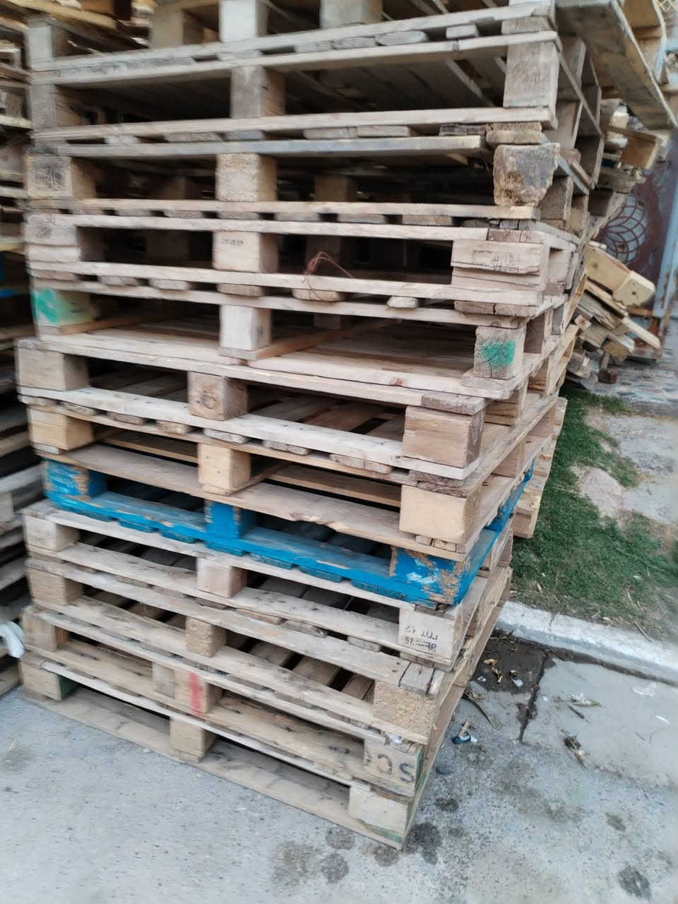 سكيب خشب نظيف قياس 120 /100
السعر 4500 بغداد البياع ***********
