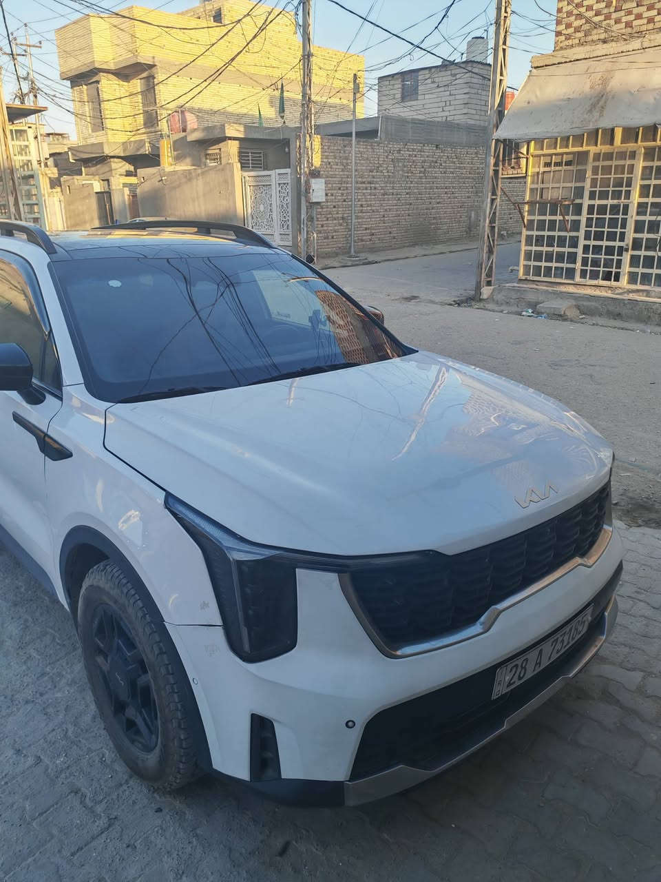 للبيع: كيا سورنتو 2024 (وارد أمريكي)
اللون: أبيض
المحرك: 2.5 لتر تيربو (2,500cc Turbo)
الفئة: SX Prestige X-Pro (أعلى فئة - فول مواصفات 1/1)
الضرر والتعديل: الجاملغ الأيمن تعديل بارد، والبنيد صبغ فقط.
​المواصفات والتفاصيل بالترتيب:
​وارد أمريكي، أعلى فئة (SX Prestige X-Pro).
​محرك 2500 تيربو قوي واقتصادي.
​لون أبيض مميز.
​ضرر الخرج: جاملغ أيمن تعديل بارد مع صبغ البنيد فقط.
​نظام 5 كاميرات (رؤية محيطية 360 درجة مع رؤية ثلاثية الأبعاد).
​رادارات جانبية، رادار أمامي، ونظام كشف النقطة الكوراء مع تنبيه الموتورات والمشاة.
​حساسات متكاملة: 12 حساس (أمامي وخلفي وجانبي).
​تدفئة وتبريد للكشنات الأمامية.
​كشنات كهربائية بالكامل (الأمامية والخلفية) مع ذاكرة لحفظ وضعية كشن السائق (Memory Seat).
​طي وتحريك الكشنات الخلفية بنظام كهربائي.
​تدفئة للكشنات الخلفية.
​جنطة خلفية ذكية تفتح وتغلق كهربائياً.
​نظام الإيقاف التلقائي (Auto Hold).
​بريك إلكتروني (Electronic Parking Brake).
​4 وضعيات قيادة مختلفة (Comfort, Eco, Sport, Smart) + وضعيات التضاريس (Drive & Terrain Modes).
​نظام دفع رباعي ذكي (AWD Lock).
​شاشات بانورامية ديجيتال بالكامل (شاشة عدادات + شاشة لمس رئيسية مع تدعيم Apple CarPlay و Android Auto).
​نظام صوتي فاخر (Bose) عالي الدقة.
​فتحة سقف بانوراما بالكامل.
​شاحن وايرليس سريع للموبايل + منافذ شحن USB-C لكل الصفوف.
​نظام المحافظة على المسار والقيادة الذاتية المؤقتة (Lane Keeping & Steering Assist).
​بصمة تشغيل، دخول ذكي، وتشغيل عن بُعد من السويتش.
​ستائر جانبية للأبواب الخلفية + تكييف مركزي منفصل للركاب بالخلف.
​السعر: [26.000$] 
للتواصل والاستفسار: [***********]

