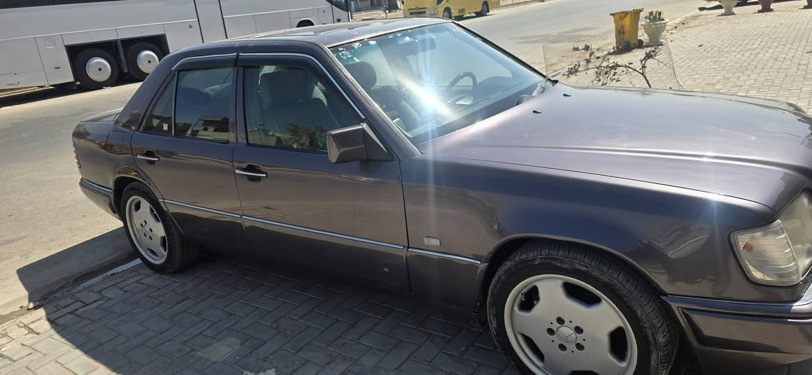 للبيع بيبي موديل ٩٢
رقم بغداد . هزة جديدة محرك خراطيم ٣٢٠ مكفول . لون مميز
كير دي فور كهربائي مكفول
ويل ١٧ رياضي مع سبير طوارئ ١٧
داخل بيجي . كشنات جلد تحكم كهربائي 
تبريد . سلايت روف . لايت شمسي 
كاميرا خلفية . كهربائيات جيدة جدا
حدادة عامة 
النواقص 
سجة سلايت روف بحاجة للتبديل علما ان الماطور والكهربائيات شغالة
 السعر المطلوب ٩٠ ورقة . مكان السيارة مدينة الصدر . تحويل ثاني يوم
للاستفسار .:  ***********
