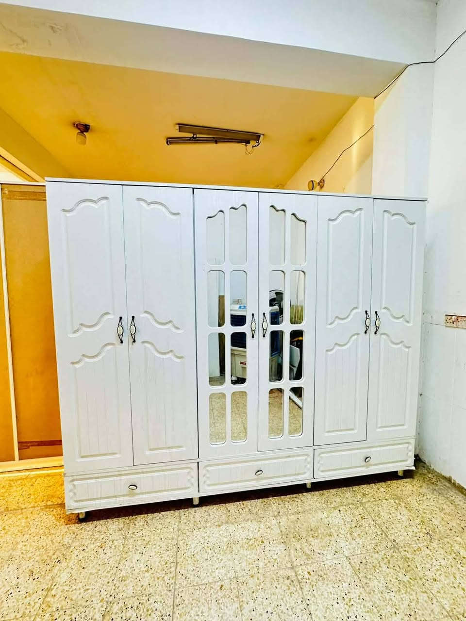 غرفة نوم تركي كانتري مستعمل 
تتكون من 👈 8 👈 قطع 
نضام أبواب 🚪6 باب 😍
نضافة 90 %💯 
السعر 725 ألف فقط 
مع نقل وشد داخل بغداد مجاني

 
حجز الالستفسار على وتساب*********** تابعو صفحه 🩷
