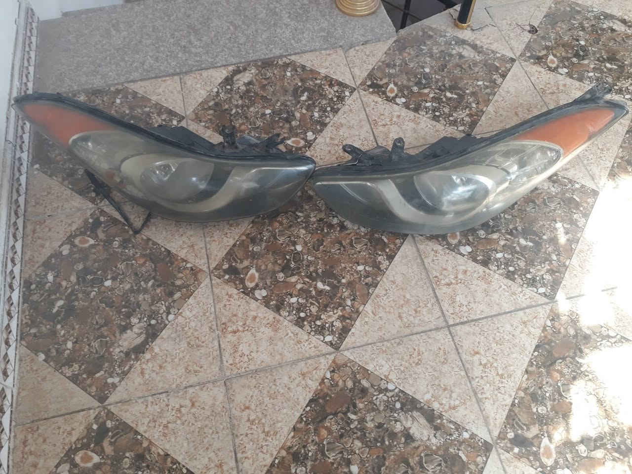 السلام عليكم
 شباج دعاميه جوه النترا مضلع 
لايتات كدام عيونكم 
بلاجكتورات زوج واحد اصلي والثاني تايون درجه اوله 
قيم واني بلخدمه 
خاص او واتساب 
***********
