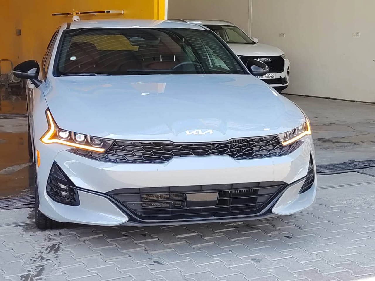 للبيع k5🔥موديل 2024جيتي لاين فول عده الفتحه حادثها مرفق بل صور لون اسمنتي سياره دخول شهداء مرقمه شهداء رقم مميز السعر 163ورقه قفل بدون عمله ماكو هيج اسعار 
المواصفات 
1.بطن احمر 
2.شاشه كبيره
3.تحديد مسار
4.مثبت سرعه 
5.تنبيه الخروج عن المسار
6.مانع انزلاق 
7.تشغيل عن بعد 
8.رادارات 360درجه
9.لايت زنون 
10.اوتو هولد 
11.سايد بريك بصمه 
12.كشنات تدفئه 
13.ستيرن تدفئه 
للتواصل ***********واتساب فقط
