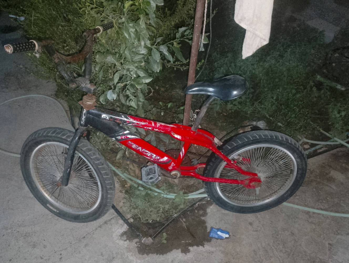 بايسكل BMXنضيف كلشي مابي حجم 20 السعر 30قفل العنوان بغداد الشعب مستعجل ع البيعه