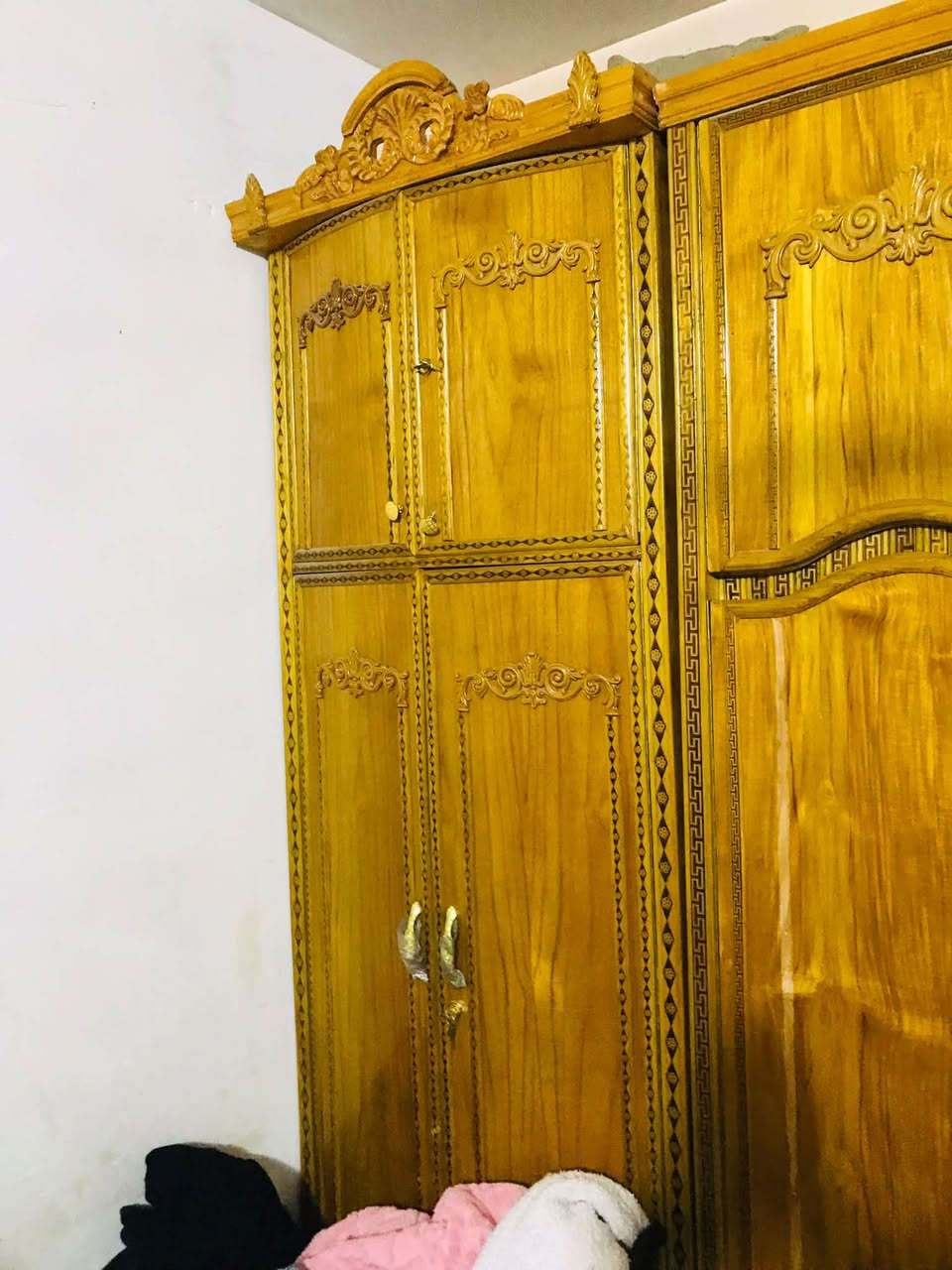 سلام عليكم عندي كنتور ١٢باب جديد كلش ويه زاويه خانتين وبابين  جديد بعته الكلمه صار شهرين من شترينه يسب البيع شويه جبير وتجي وتشوف نضافته ميز تواليت مالته جديد 3خانات ٢بيبان ومرايا سعر 700وبي مجال عنواني بغداد البلديات مقابل نادي الصناعه رقمي
*********** فقط رصيد 
*********** فقط وتساب
