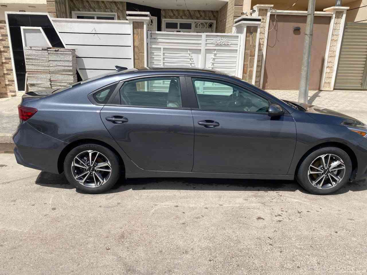 Kia forte 2023 
كيا فورتي موديل ٢٣  لون فيلي رقم بغداد
وارد امريكي حادثها موضح بالصور قطعه وحده صبغ بدون دواخل وبدون ايرباك 
محرك 2000 دوش المرغوب مواصفـات نص فول
ماشية ٢٨ الف
1_ ويل كب
2_ شاشة كبيرة ايباد 
3_ كامرة خلفية 
4_ راداﺮ
5_تحديد مسار 
6_ توقف ذاتي عند الاقتراب
7_ ثلاث وضعيات قيادة نورمال سمارت سبورت 8_ داخل اسود 
9_ وبت سرعة 
10_ تحكمات ستيرن 
11_سيارة مدوشمه بالكامل كشنات + ارضيه جلد + صندوق جلد + كاعيات رزلاين
العده و السبير موجودات 
رادار وحجر بشرط بلادي وسياره حيل نظيفه واقتصاديه وباقي المواصفات المعروفة السعر ١٥٥ وبيها مجال 
📍 بغداد حي القاهره 
للاتصال : ***********
السونار مالتها موجود بغداد, العراق
