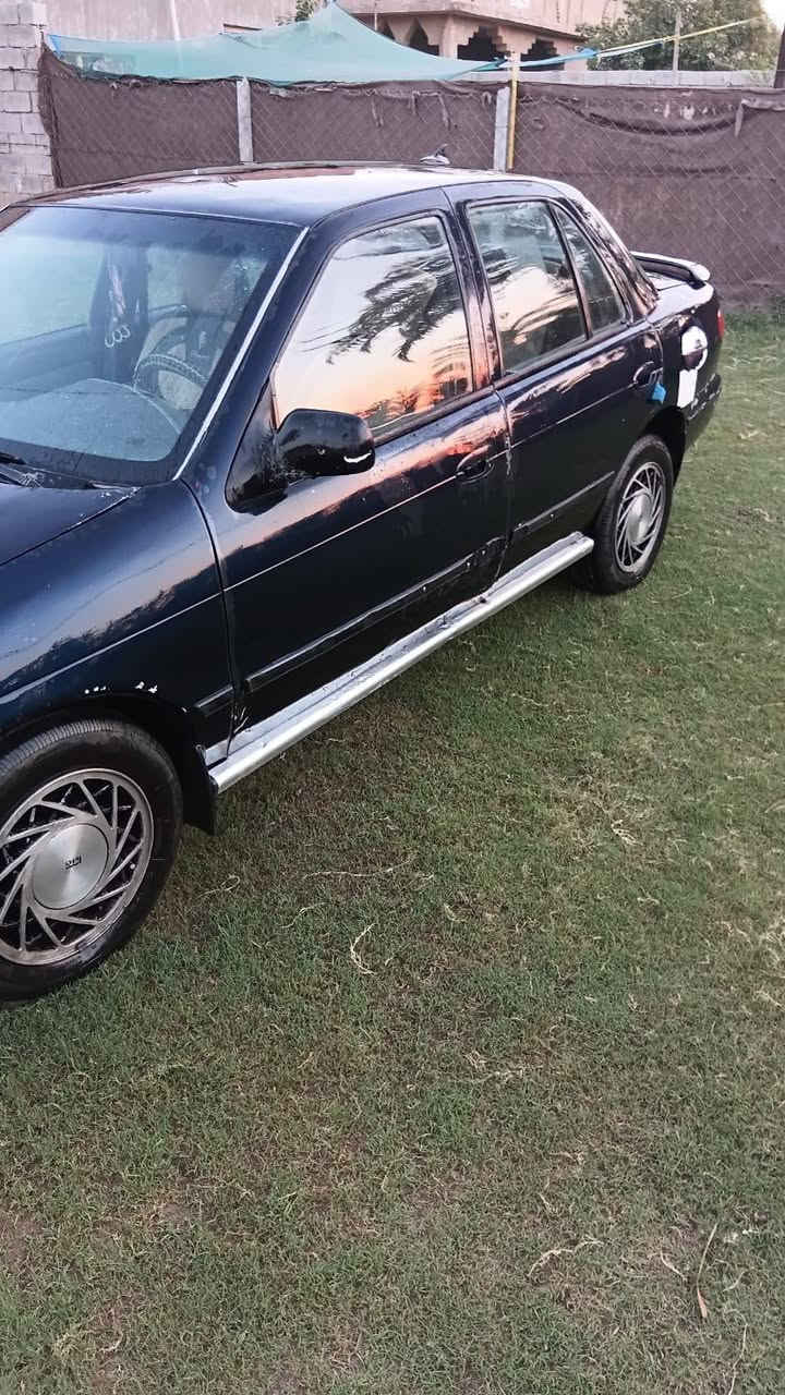 للبيع سيفيا موديل 95محرك جديد لانتقيص ولاتبخير كير جيد تخم تاير باتري جديد مكلف بنشر اتصال على صاحب السيارة‏‪***********‬‏
