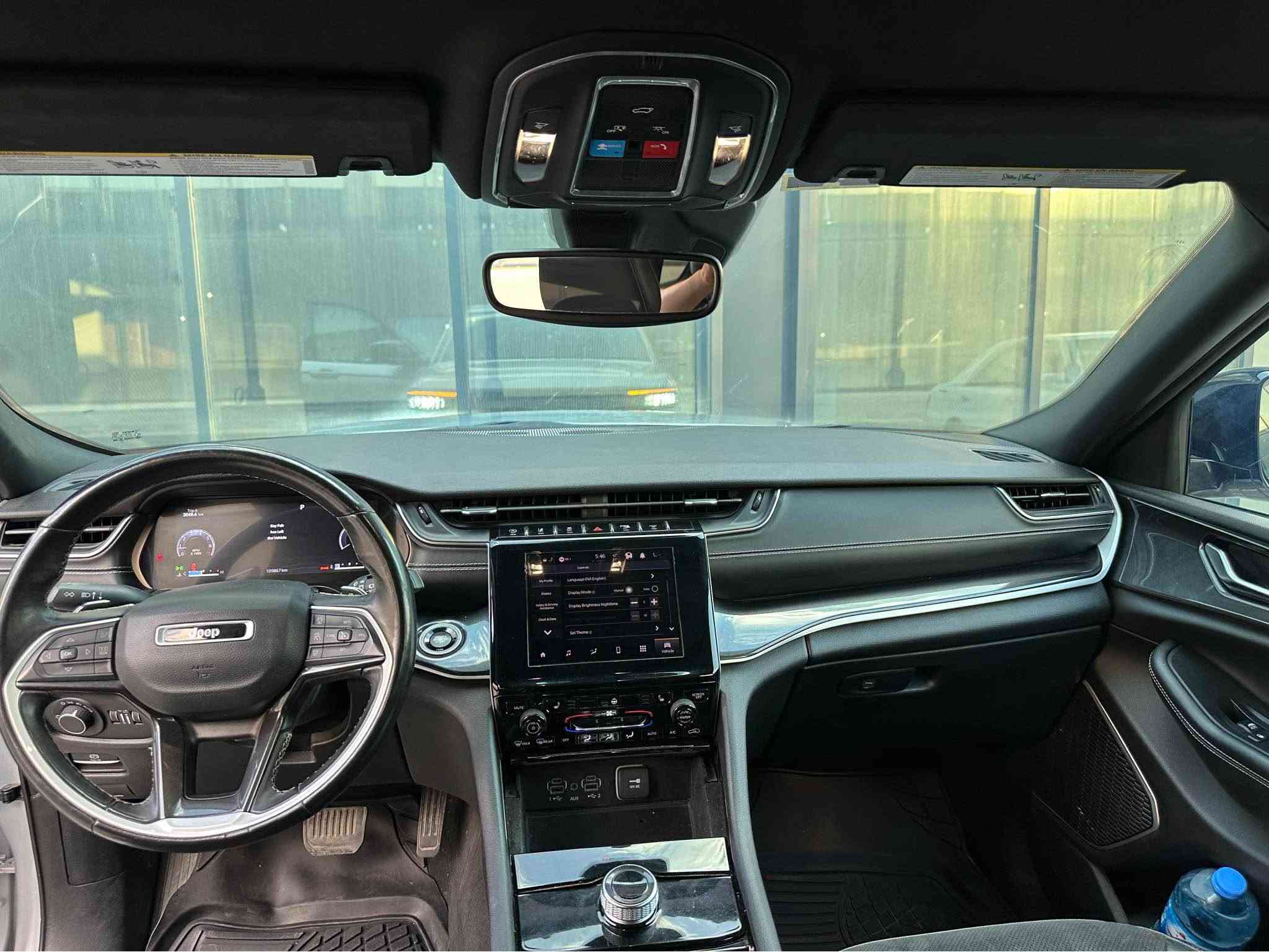 Jeep Laredo 2022 L black top 
بۆنیتی بۆیاخه‌ له‌گه‌ڵ بستی چاملغی بی ئیرباگ بی شانسی هه‌موو به‌شه‌رت 
مواسه‌فاتی بلاك تۆپ به‌س سڵاید نیه‌ 
٤ تایه‌ی لۆكی دانلوبی له‌سه‌ره‌ 
٦٩,٠٠٠هه‌زار میل ڕۆشتووه‌ 
گێر و مه‌كینه‌ به‌شه‌رت 
دیناری مه‌سره‌فی تیا نیه‌ 
سه‌نه‌وی تازه‌ به‌ ناوی خۆمانه‌وه‌یه‌ 
سعری ٢٥٥ و مه‌عامه‌له‌ 
*********** السليمانية, العراق
