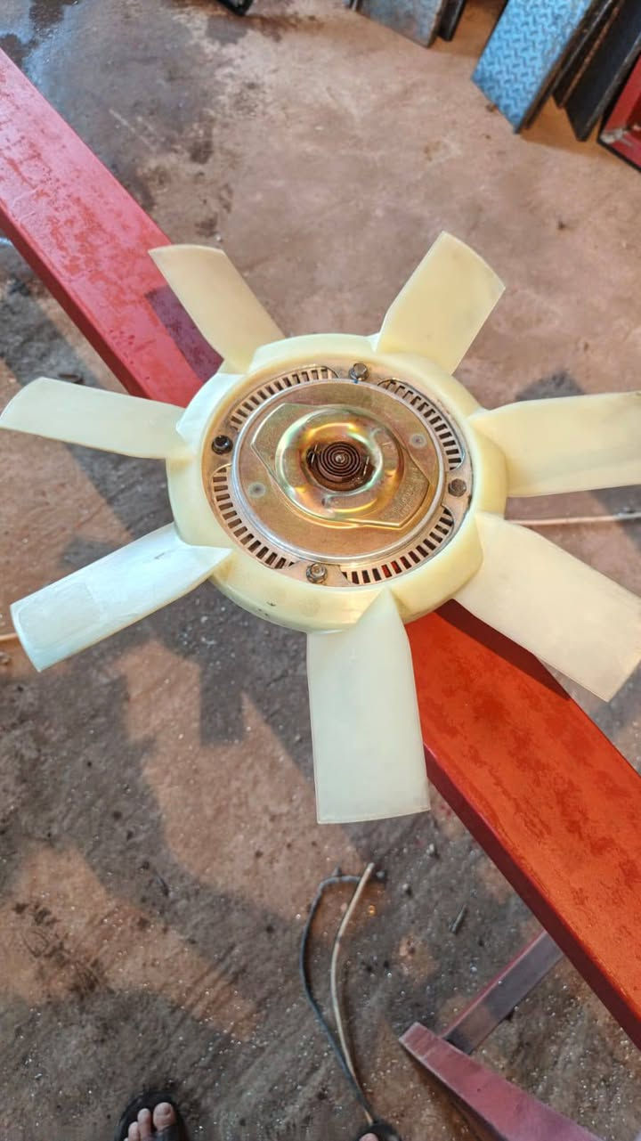 السلام وعليكم غراض نيفارا للبيع شلع ١٥٠ الف بغداد بوب الشام *********** غير متواجد على الفيس وماعندي توصيل
