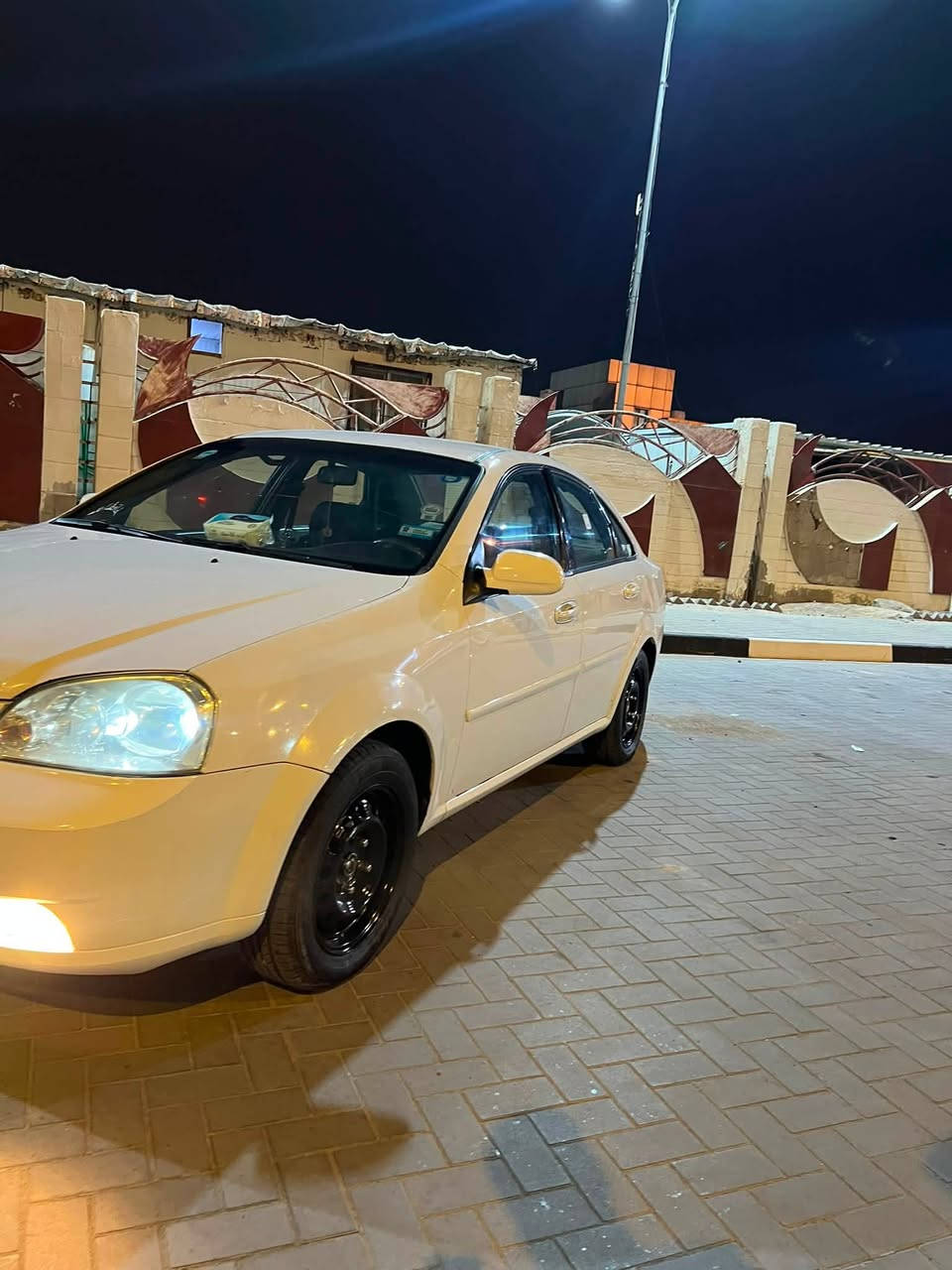 سلام عليكم 
اوبتر موديل 2011السيارة بيها فقط الجاملغ الامامي الايسر فقط امبدل اصلي تفصيخ  والباقي مكفوله من الضربه السنويه منتهي
الكير والمحرك كفاله الحداديه جديده والتايرات كذالك السيارة رايدها ب68وبيها مجال قليل 
رقمي ***********
مكان السيارة البصرة
