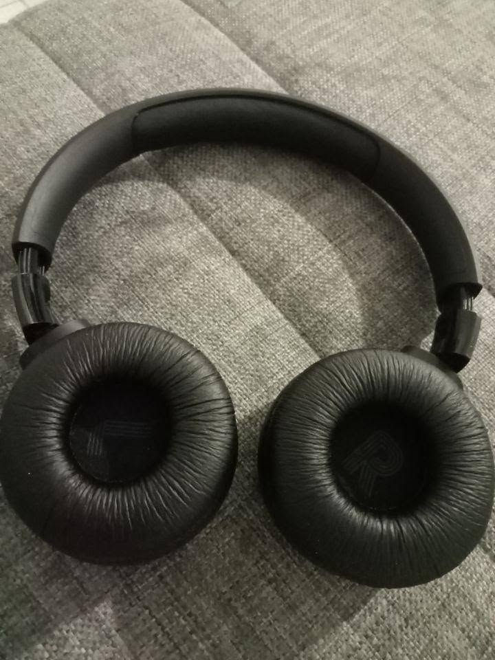سماعات jbl عدد 2 اشتريتهم من تركيا مابيها عطل للبيع السعر اثنيناتهم اب 70 الف الي يريد يراسل ***********
