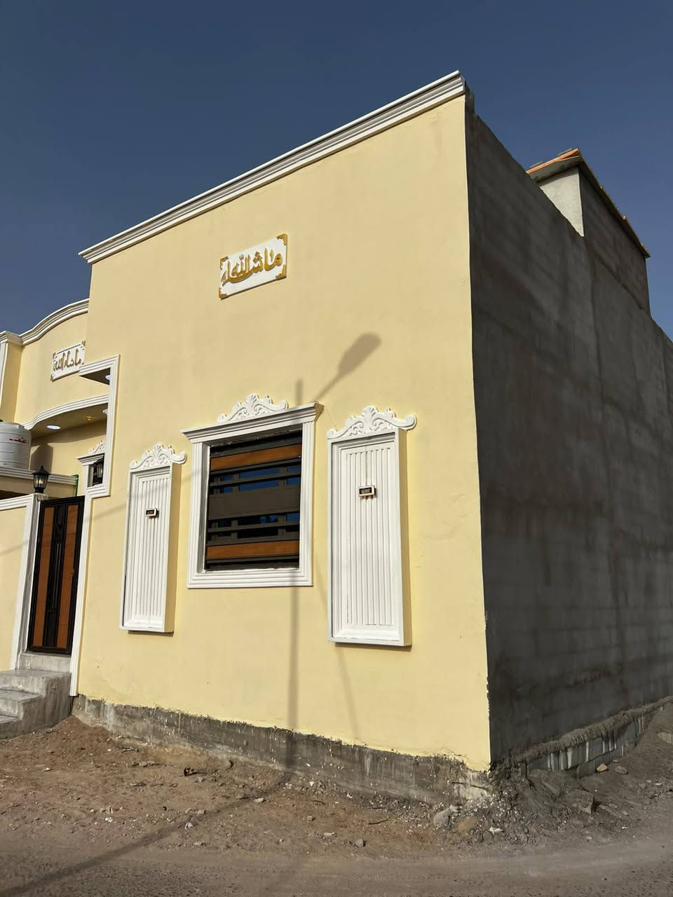 دار سكن #بسعر_جوه_السوك
البصرة - ابي الخصيب - طريق سيد حامد
مقابل مدينة الأندلس السكنيه
#المساحة :: 105م
#ركن مع توفر كافة الخدمات 
طابو صرف تحويل مباشر بأسم المشتري
#يحتوي ::
طارمة . صحيات خارجية . استقبال . مطبخ 
صالة . صحيات داخلية . غرفة منام واحده
#السعر_المطلوب :: 60 مليون قابل للتفاوض
#للأستفسار ::
***********
