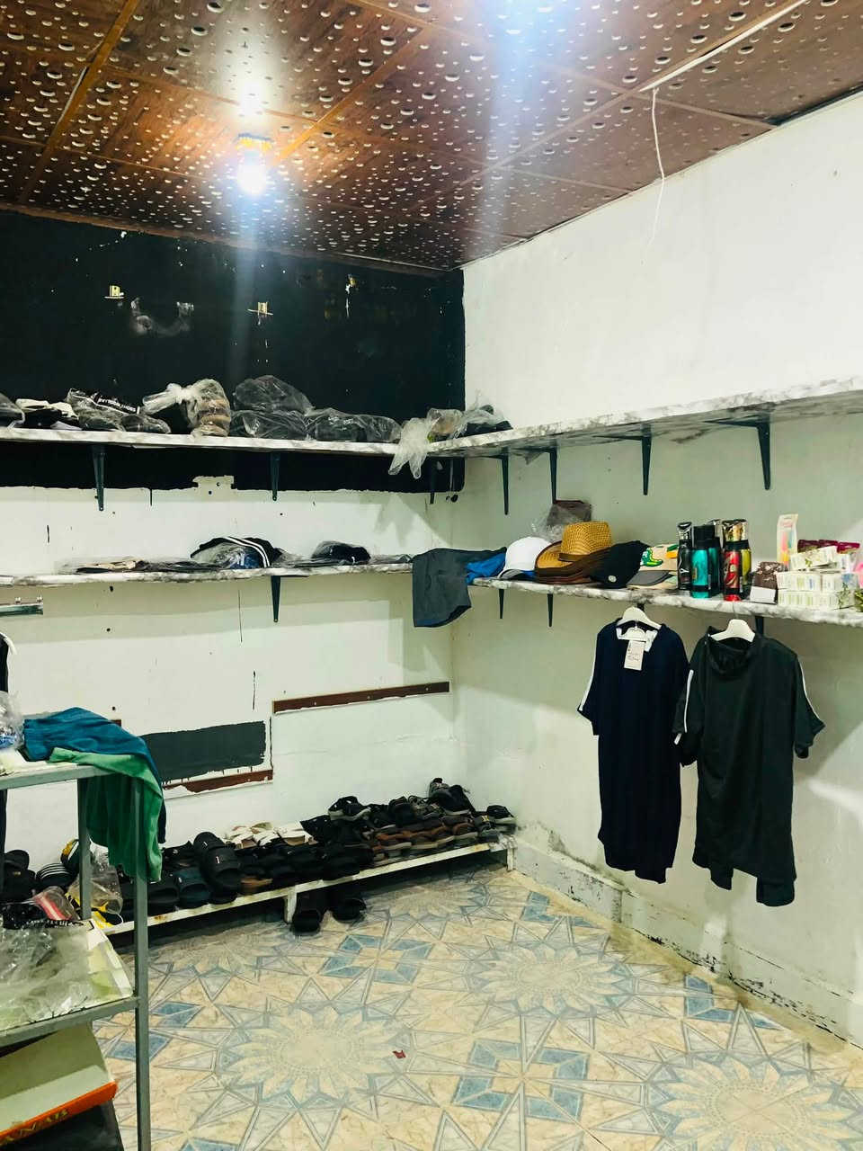مكلف بـ النشر 🔴 السلام عليكم ورحمة وبركاته بعون الله تـم افتتاح محل البسه شبابيه (شحاطات + جوارب + شفقات + داخليات + عطور + دهونات ) بأدارة قتيبه 
الرقم : ‭***********‬
العنوان  : قرب المنتزة مقابيل خياطة ابراهيم البدر 
زورونا وحياكم الله
