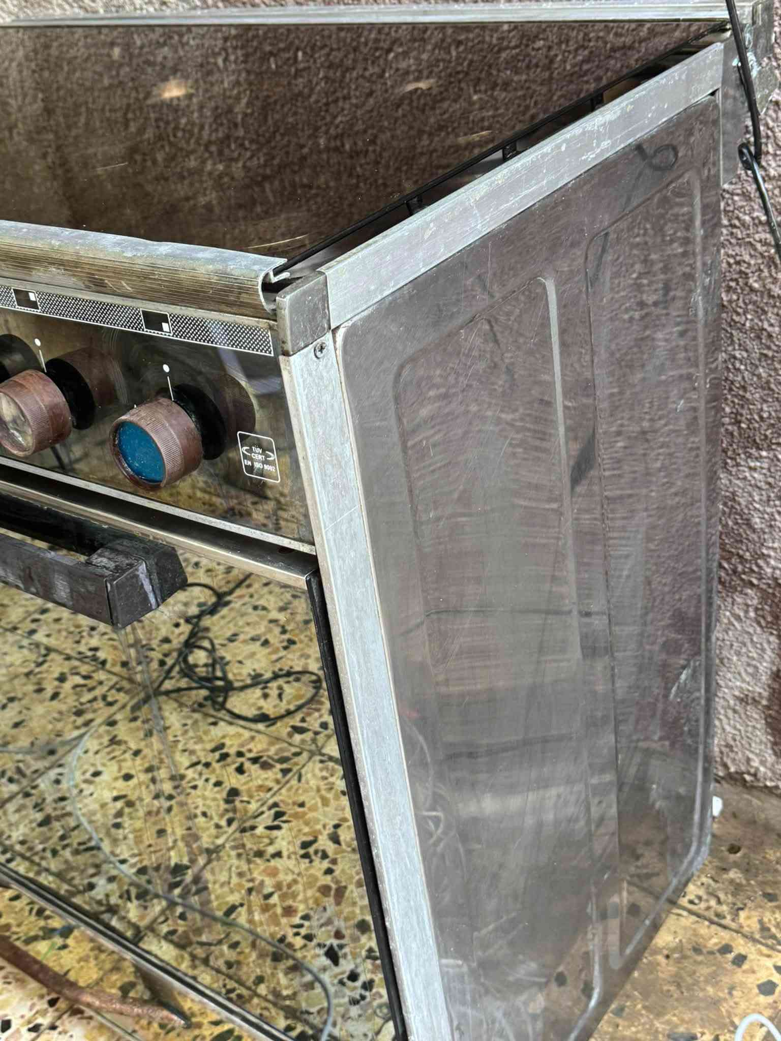 طباخ للبيع السعر 160 نضيف كله شغال الاستفسار ع رقم ***********
