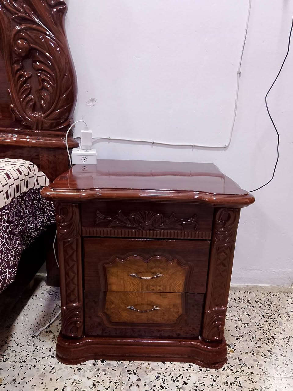 غرفة نوم ايطالي تحتوي على  ٨ قطع 
السعر ٥٠٠٠٠٠ الف 
العنوان حي التأميم
رقم الهاتف ***********

