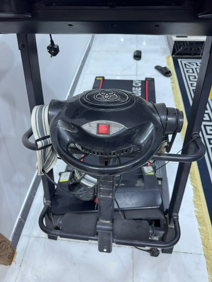 جهاز جري كهربائي منزلي House Gym، مناسب للرياضة والمشي والجري داخل البيت

جهاز جري بنصف السعر الاصلي🏃🏻‍♀️
الجهاز يحتاج إلى تصليح بسيط، لذلك تم عرضه بنصف سعره.

📩 للاستفسار ومعرفة التفاصيل، مراسلة الرقم👇🏻
***********
