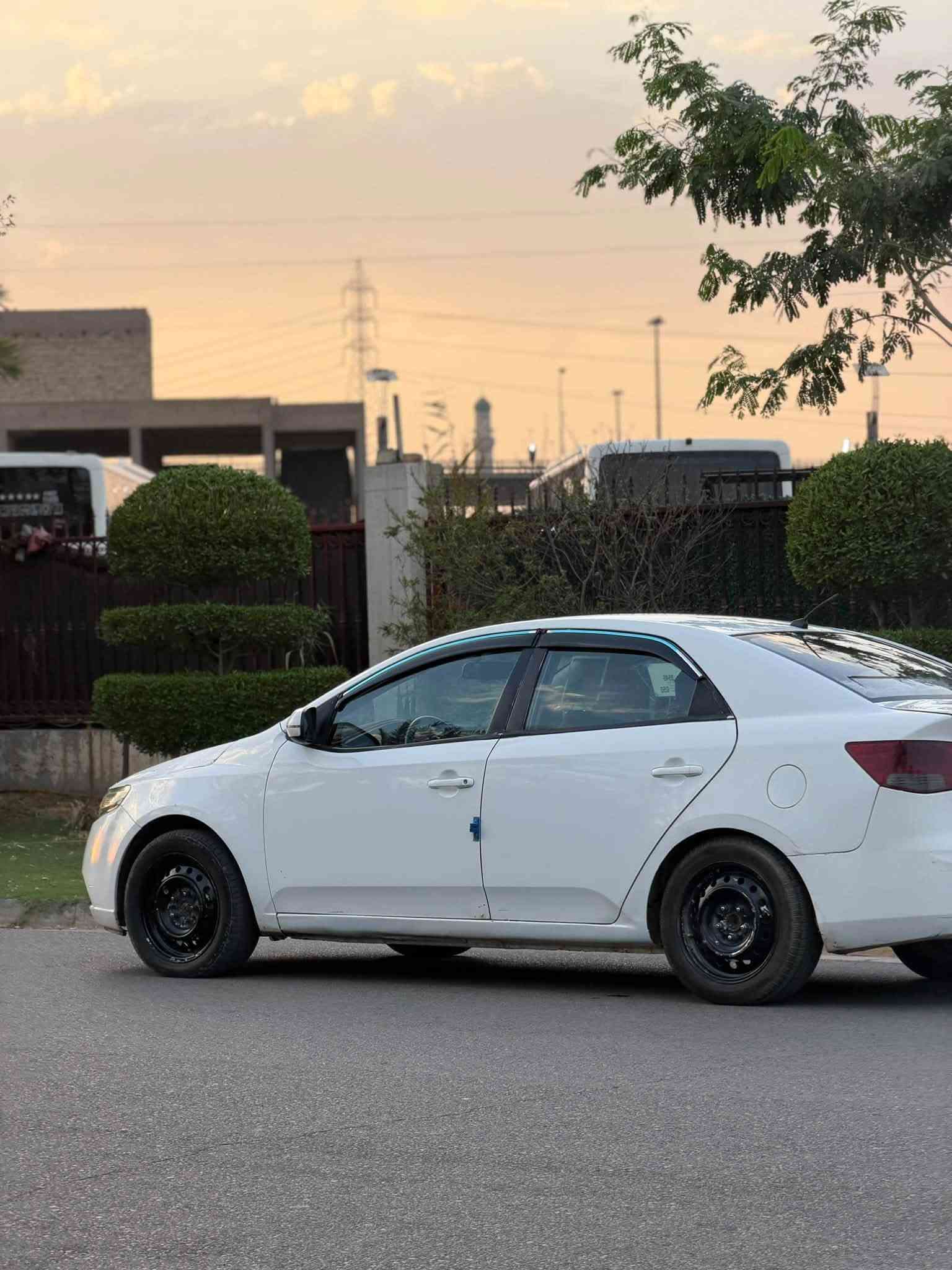كيا سيراتو 2012 خليجي
نص فول 
رقم أربيل 
محرك ١٦٠٠ 
محرك مبدل جديد 
تبريد ثلج 
صدر جديد
كير كفاله
بيه صبغ قطع ابيع حزام وسونار موضح بل صور 
مكان السياره بغداد الدوره الميكانيك 
السعر 75$ ورقه وبيه مجال 
☎️ ***********
