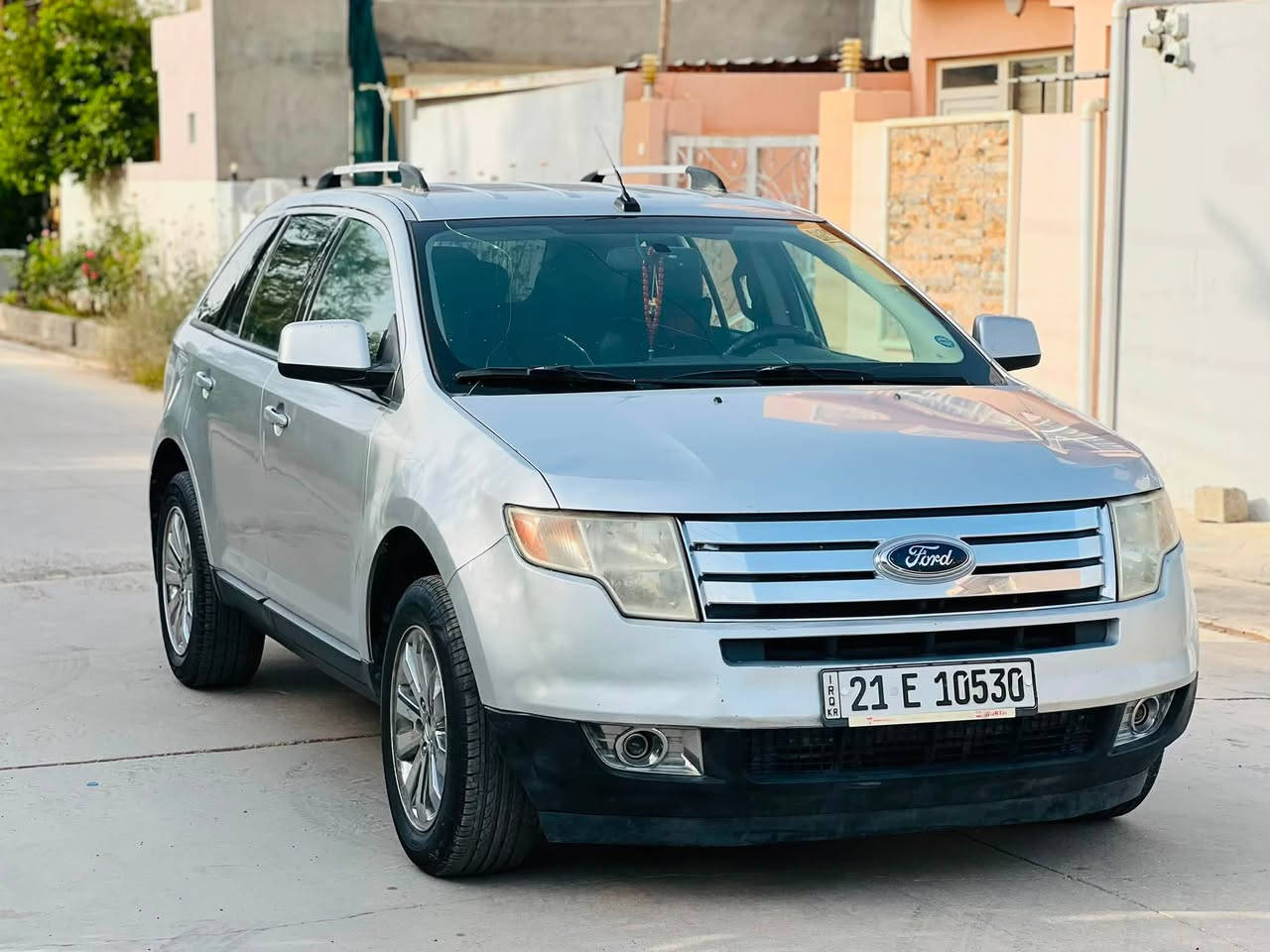 مواصفات(SEL) يعني فول مواصفات 

-جلد 

-تحكم ستيرن جهتين 

- بلوتوث /اوكس 

-مسجل 6اقراص 

- صندوك بصمة 

- كشن كهرباء 

- باب كود 

- حساسات 

- ويل كب 

- بلاجكتورات 

- تبريد قطعتين

———————————— 

اخوان السيارة مكفولة بدون ضربة بدون صبغ كير محرك بشرط سعر 103 مكان السيارة ديالي خانقين رقم 📱 ***********
