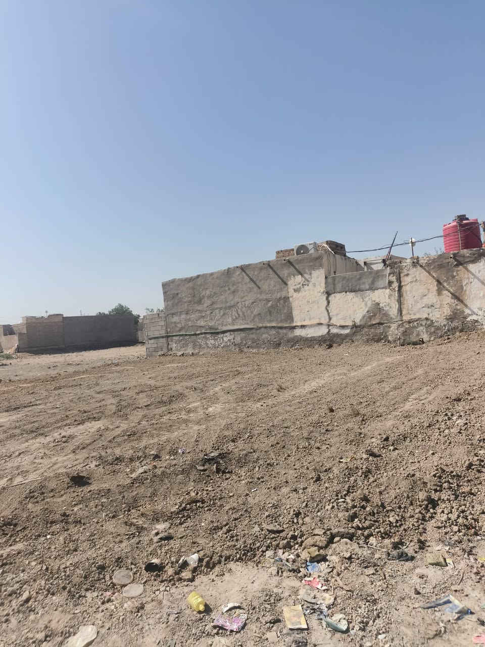 إعلان بيع قطعة أرض بأسمي 
مكان القطعة في 
حي الجوادين شارع أم البنين 

كافة الخدمات ماء الكهرباء 
ومجاري 

منطقة سكنية 
القطعة مدفونة 

قريبه من المدرسة الصينية والثانوية 

📐 المساحة : 200
📍 ركن على شارعين

القطعة بأسمي انا صاحب القطعة 

السعر خاص
الاتصال او واتساب
***********
