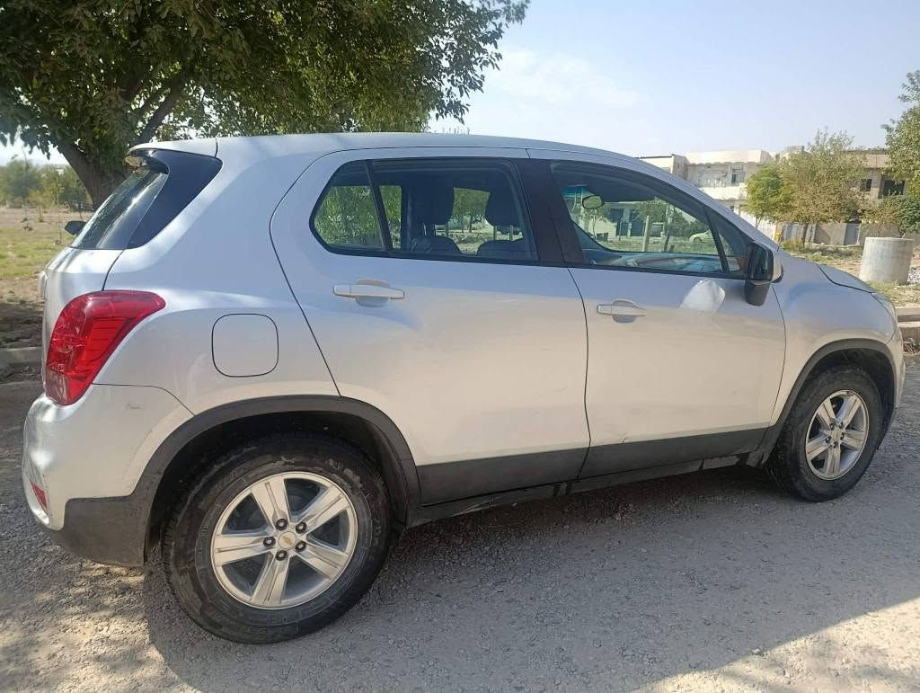 بە ناوی خوای گەورە
شۆفرلێت تراکس 
٨١٫٠٠٠ مایل ڕۆشتووە 
مۆدێل ٢٠١٨ 
وێنەی سۆنەریم داناوە 
سەنەوی بەسەرچووە 
گێڕ و مەکینە بەشەرت
بە ناوی خۆمانەوەیە 

80 گەڵا و معامەلە
*********** السليمانية, العراق
