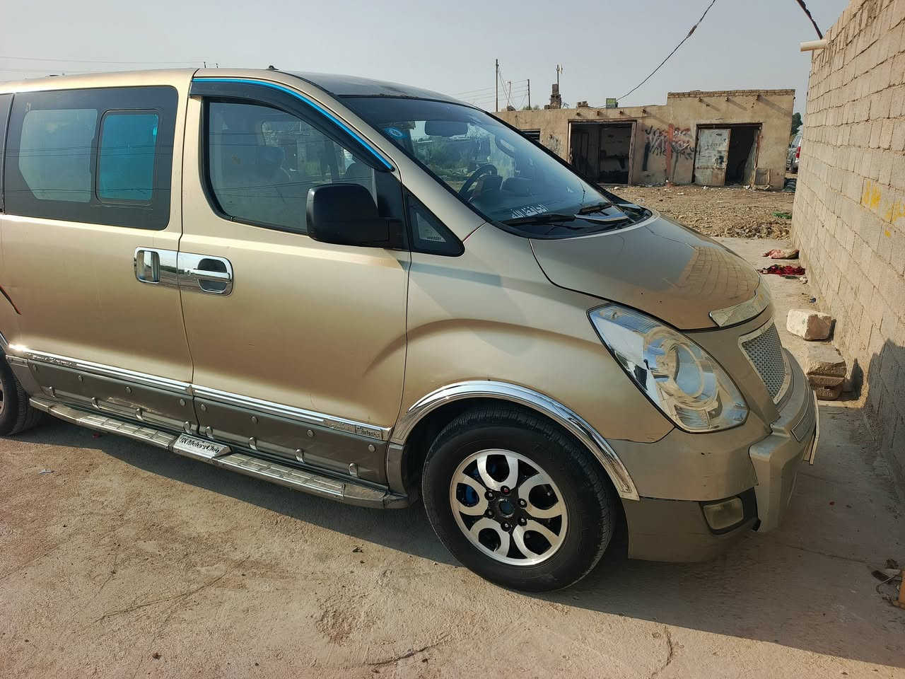 ***********

نص مكتوب في الصور:
- 077163340
- شوك ***********