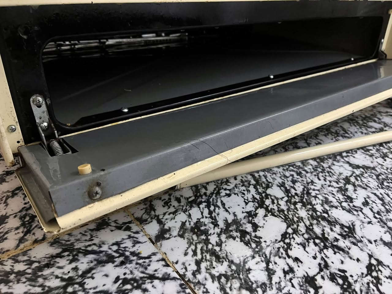 طباخ 5عيون اخو الجديد النوعية المانية سعره 250 وبيه مجال عنواني كربلاء شهداء الموضفين ***********
