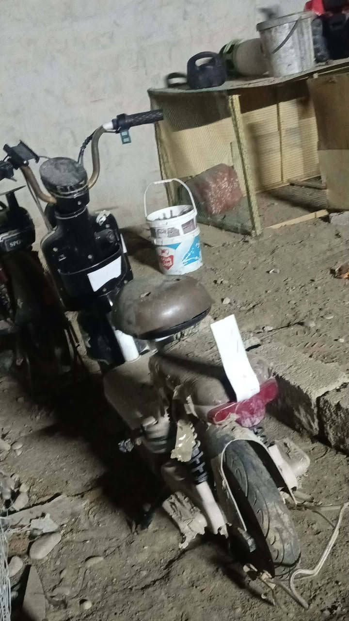 سلام عليكم
ماطورات اثنين للبيع  بطارياتهن منفوخه  اثينهن  بس البطاريات   مابيهن اي خلل ثاني  والنضافه كدام العين  شلع اثنينهن ب 250 
للتوصل***********
