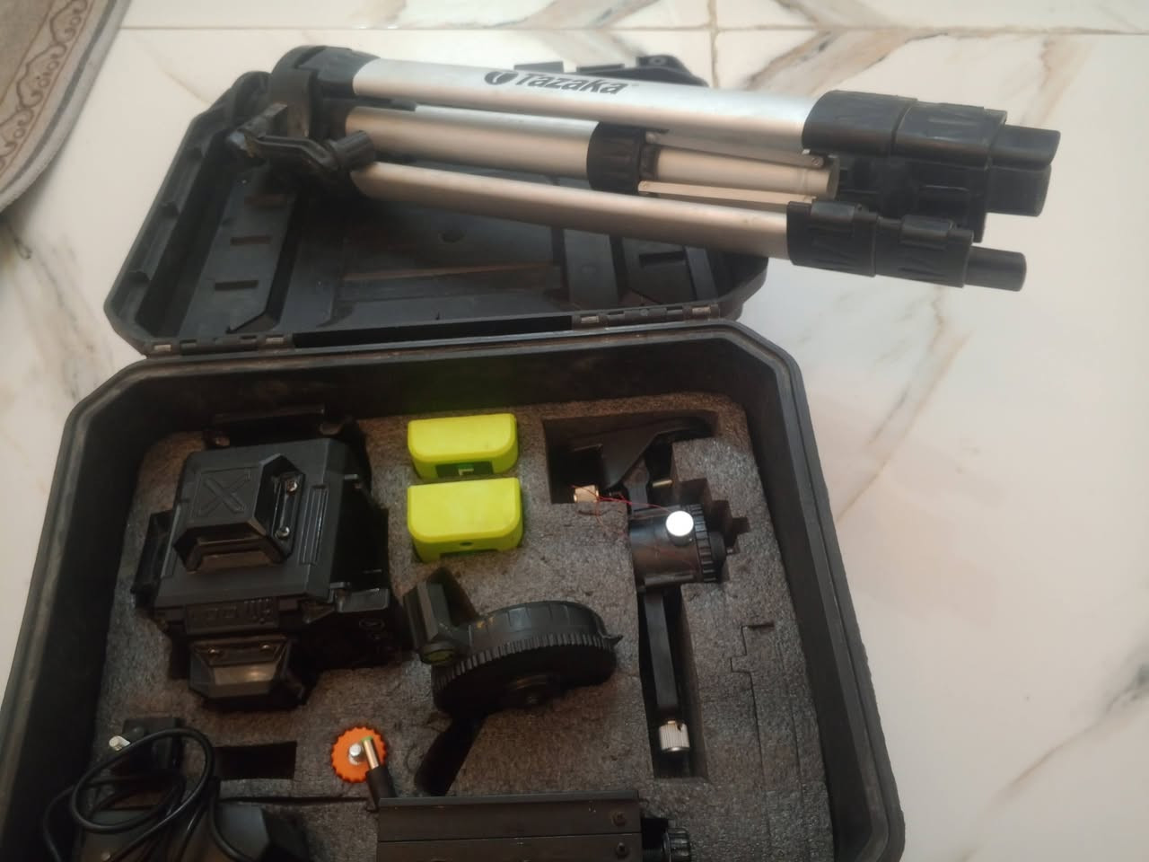 ليزر متكامل ست خطوط معه ملحقاته جديد استخدام يوم واحد بطاريات 2كل وحده 4ساعات  اي نقص مابيه شريكه #تازاكه_الياباني
سعره 50الف 
***********
ليزر متكامل ست خطوط معه ملحقاته جديد استخدام يوم واحد بطاريات 2كل وحده 4ساعات  اي نقص مابيه شريكه #تازاكه_الياباني
