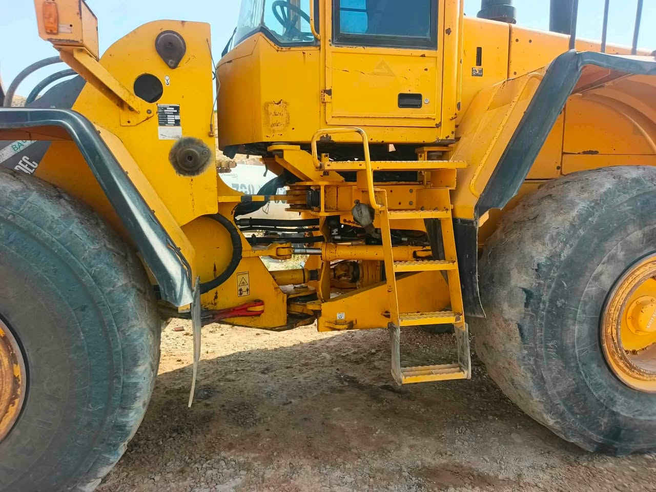 للبیع بۆفرۆشتن
Volvo L150E 2004
مودێل ٢٠٠٤
مەنەفێسە 
مەکینە پەمپ نۆزڵە 
تەبردی بەشەرت 
بێ بۆیاخە 
هیچی نەکراوەتەوە
گێرو ئەسکل تەگەر نەکراوە
تاقم تایەی باشە 
هەموو گیانی بەشەرت

***********
0750363106

کۆڕەکە وەپسپەپ ڤایبەر لەسەرە
