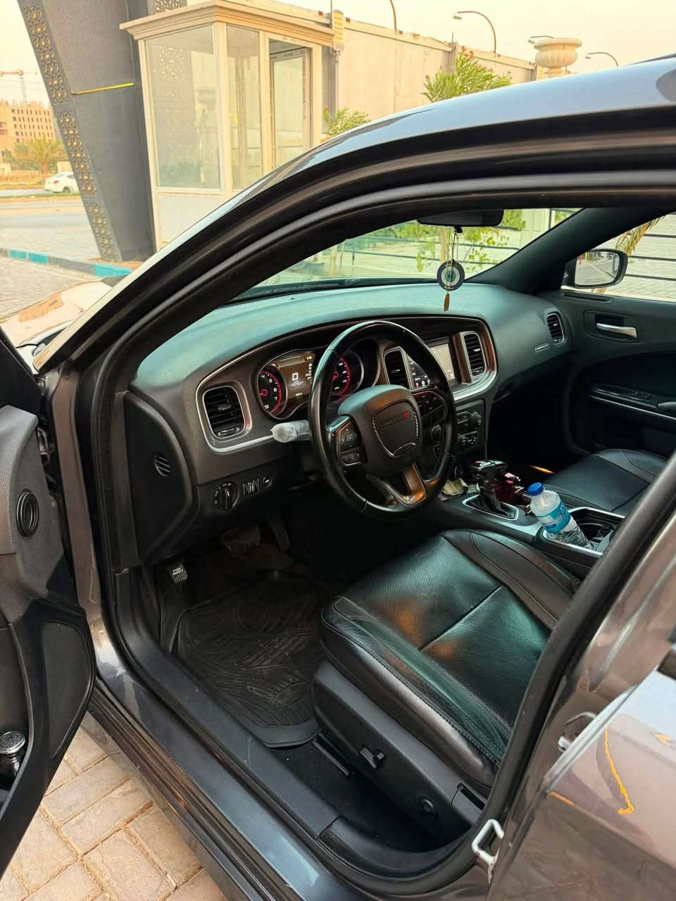 الهم صلي ع محمد وآل محمد دوج جارجر sxt بلص موديل 2021 أربيل مميز الضرر بنيدو ربع من الجانب الأيمن إرباك سليم عداد المسافه 80محرك ٦سلندر ٣٦٠٠ شاشه كبيره تاير جديد تبريد قطعتين ستيرن تدفئه ويل نجمه اصلي فتحه سقف تحديث بلاك دبل صالنصه رياضي  تشغيل عن بعد بصنع أبواب كشتات حضن ويل نجمه حجم 20 حساس اصلي بدون أرباك شراي يتصل مكاني نجف ***********

نص مكتوب في الصور:
- 22 L