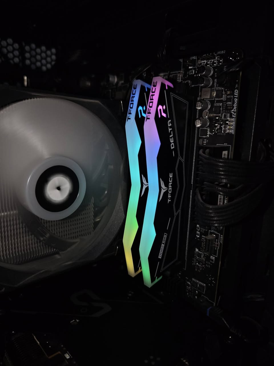 رامات T-FORCE 32gb 16x2 DDR5 RGB قيم واخذ
