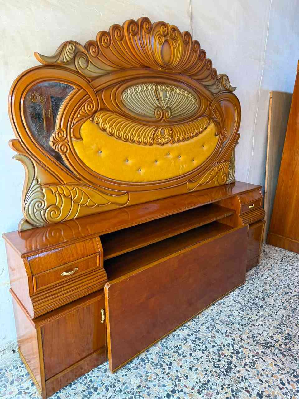 السلام عليكم 
غرفه صاج عࢪاقي مستخدام 
غرفه5/ابواب 📌
السعر 580
نضافه 80/💯 
معا نقل فقط داخل بغداد 
واتساب ***********

