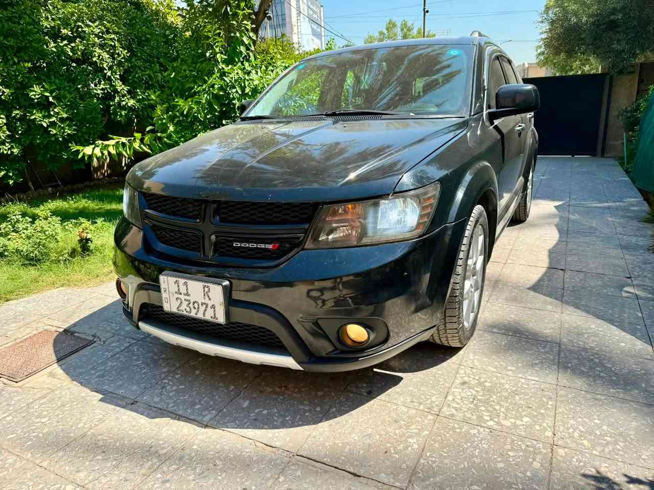 دودج جورني للبيع موديل ٢٠١٤ رقم بغداد بإسمي
-فئة Limited محرك ٦ سلندر فور ويل مسجلة اصولية بالسنوية

-هزة جديدة قبل شهر

-ماشية ١١٤ الف كيلو متر (مو ميل)

-مقاعد جلد بالكامل ٧ راكب مع تدفئة المقاعد الامامية + الستيرن

-مقعد السائق كهربائي

-شاشة كبيرة بلادية مع نظام خرائط بيها طرق العراق من الشمال للجنوب

-سستم صوت بلادي نوع Alpine

-تحكم كامل بالستيرن من الامام والخلف مع نظام الاوامر الصوتية

-يدات الابواب والسيباية نيكل بلادي مع بصمة تشغيل وبصمة ابواب وصندوك ودخول ذكي

-بصمات عدد ٢

-تشغيل عن بعد ونظام حماية بلادي

-تبريد منفصل امامي (يمين ويسار) مع تحكم خاص بالتبريد الخلفي

-مخابئ سرية عدد ٣ 

-شاشة سقف خلفية مع ريموت بلادي

-حساس خلفي بلادي مع كاميرا رجوع الى الخلف

-بروجكتور دعامية اصلي مع لايت زينون نوعية ممتازة عالي ناصي

-السيارة بدون اي رسالة تحذيرية وعند الفحص بالحاسبة (صفر رسالة) يعني كل انظمتها الكهربائية ممتازة

-محرك گير اكسل ممتاز وصدر امامي خلفي مع الدبلات واذاين المحرك جديدات

-اطارات تخم نوع كومهو ويل كب حجم ١٩

-بلكات وصيت عليهن من امريكيا اصليات مال الشركة

-غاز التبريد ACDelco تم شحنه عالوزن مضبوط

-راديتر هيمي والسيارة مابيها اي حماوة بالصيف والطرق الخارجية، لا يوجد نضوح او تنقيص نهائياً

-سبيرها الاصلي مع غلاف السبير البلادي

-الظفيرة بلادية ومابيها اي چطل او تصليح

-وبعد هوايه امور ماريد اطولها عليكم بس السيارة تاخذها تترحم عليه بعدها على كد ما مهتم بصيانتها بصورة صحيحة وقطع غيار اصلية وفقط بانزين محسن (مع العلم محركها يشتغل بالعادي والمحسن بدون اي مشاكل) والسيارة صارلها ٧ سنوات عندي بهاي الفترة بدلت دهن الكير والفلتر ٣ مرات وزيت المحرك اجيب نوعية سعره ١٠٠ الف وبالعافية عالياخذها 

-حادثها جاملغ ايسر وبونيد مصبوغات والجاملغ الايمن اني صبغته لان بي شخوط بدون اي معجون بقية هيكل السيارة كله مكفول 

-بعد ما اشتريتها عدت تصليحها بالكامل وكلشي خليت جديد حتى دركة الستيرن والراديترات، اشتريتها سنة ٢٠١٩ وجانت ماشية ٣٧ الف كيلو

-سعرها ١٣٥ ورقة بيع او مراوس بدورنگو موديل ٢٠٢١ فما فوق ٨ سلندر حصراً لون اسود او ماروني

-مكان السيارة بغداد حي القادسية

***********
