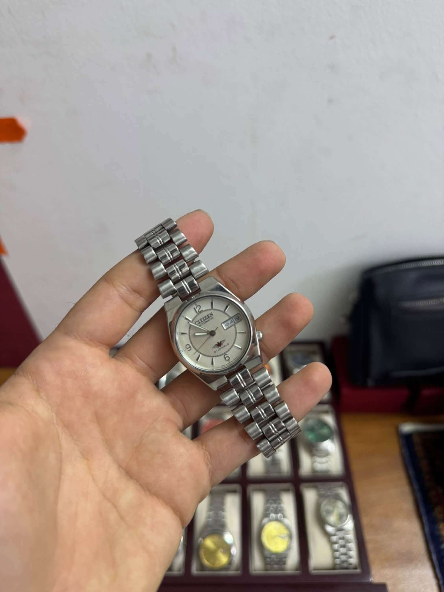مجموعه ساعات • للبيع • مراسلة خاص