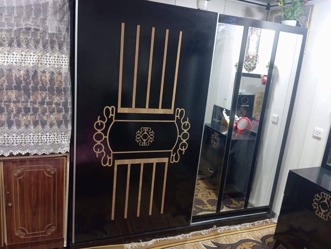 غرفة نوم للبيع مكان طوز حي العصرية قرب مدرسه سفين سعره 350 رقم/***********
